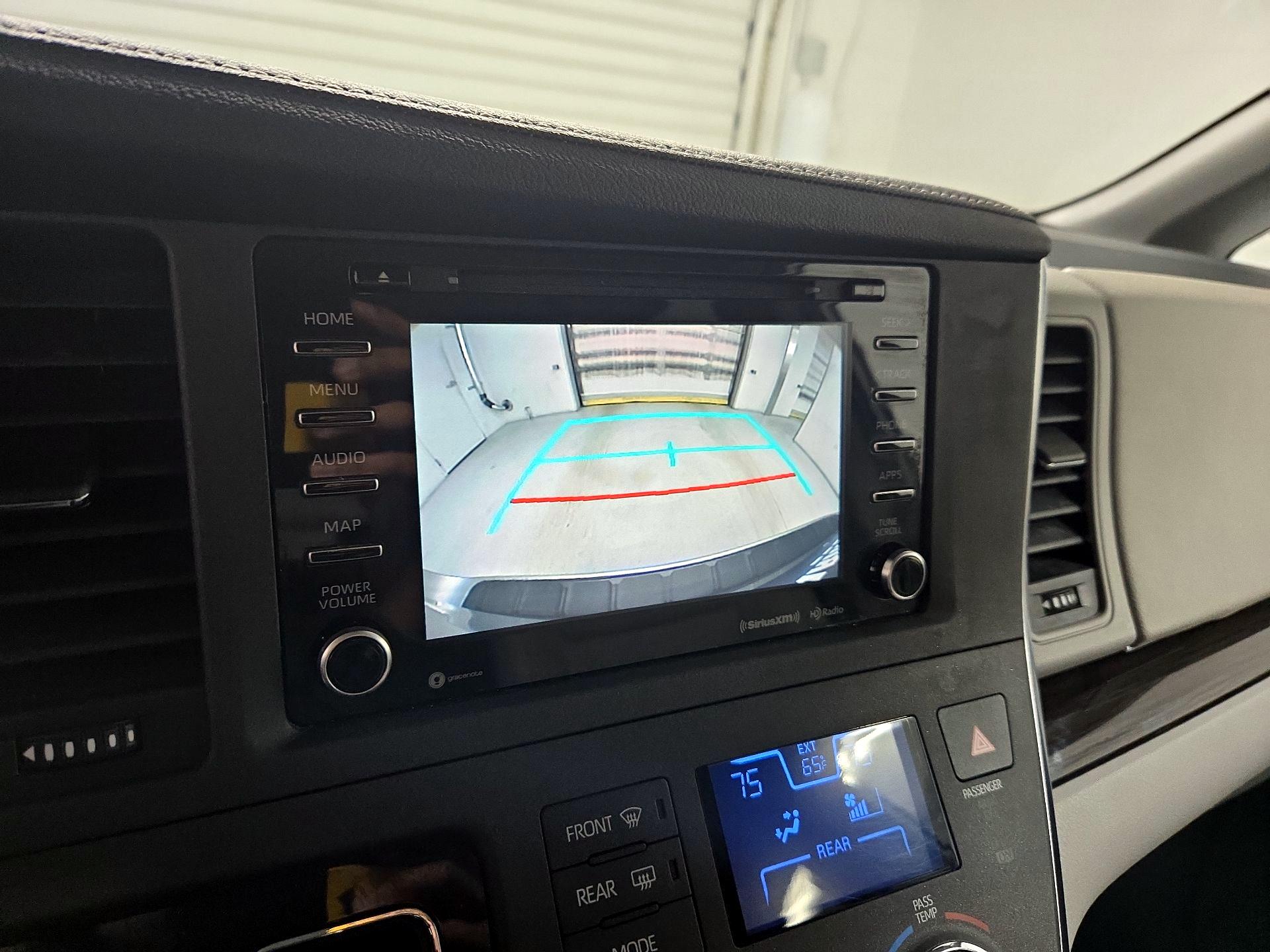 Thumbnail: 2019 Toyota Sienna - 15