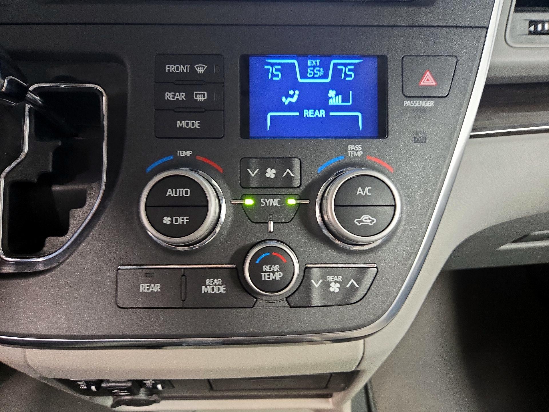 Thumbnail: 2019 Toyota Sienna - 17