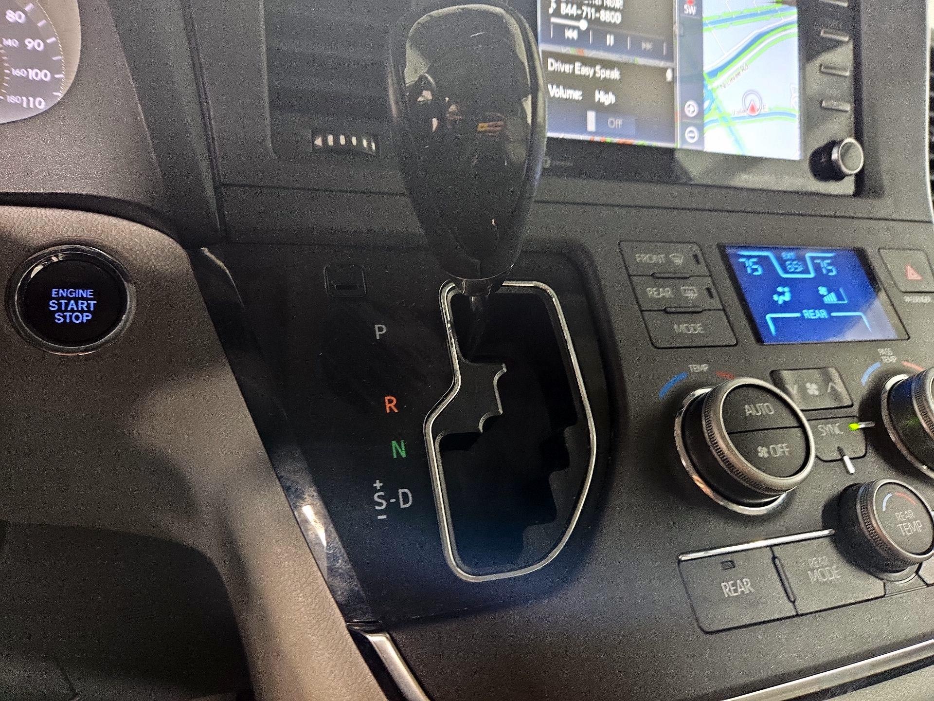 Thumbnail: 2019 Toyota Sienna - 18