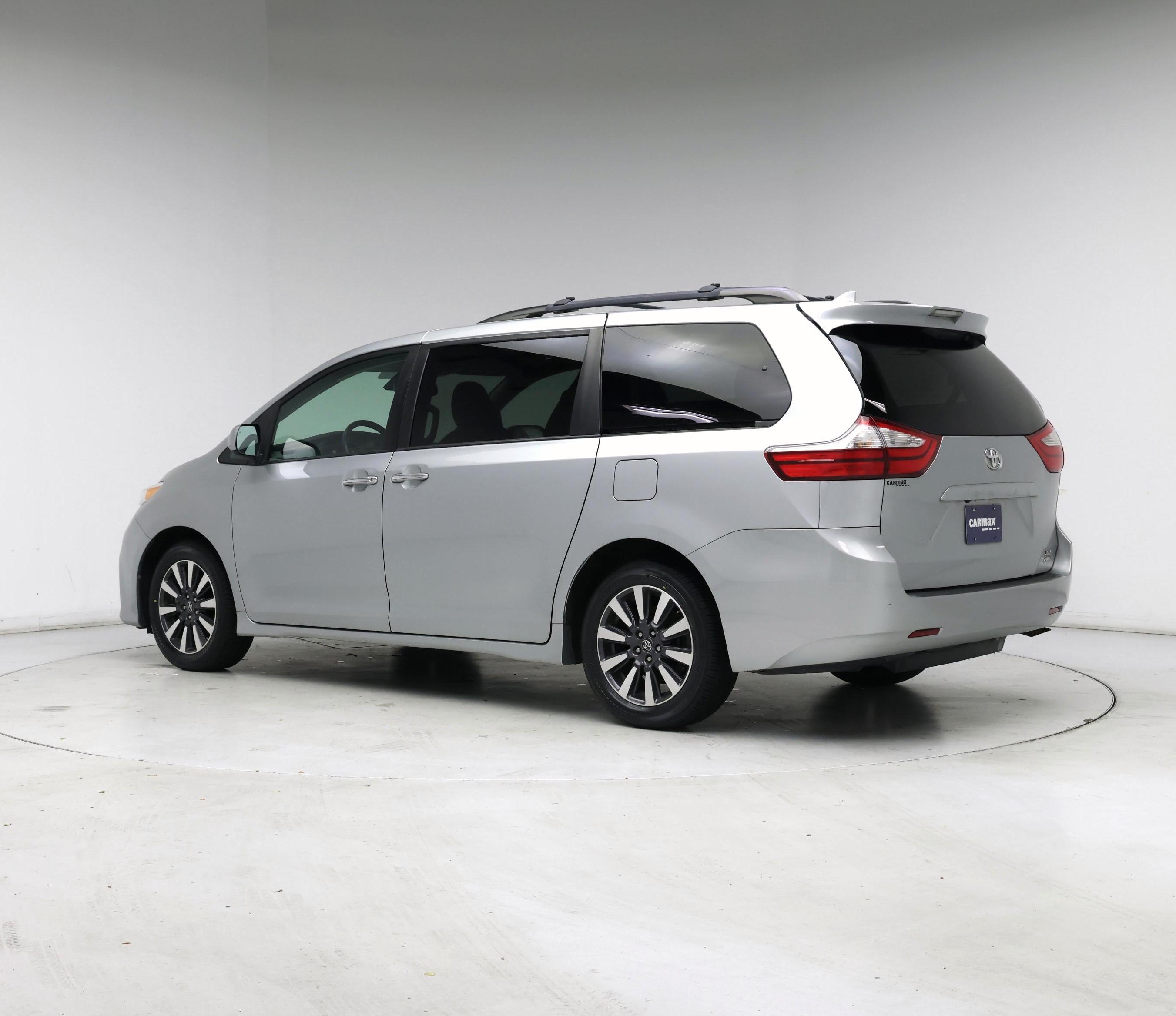 Thumbnail: 2019 Toyota Sienna - 2