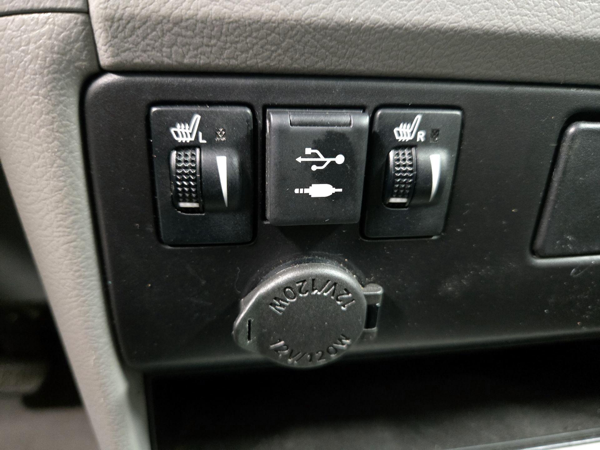 Thumbnail: 2019 Toyota Sienna - 19