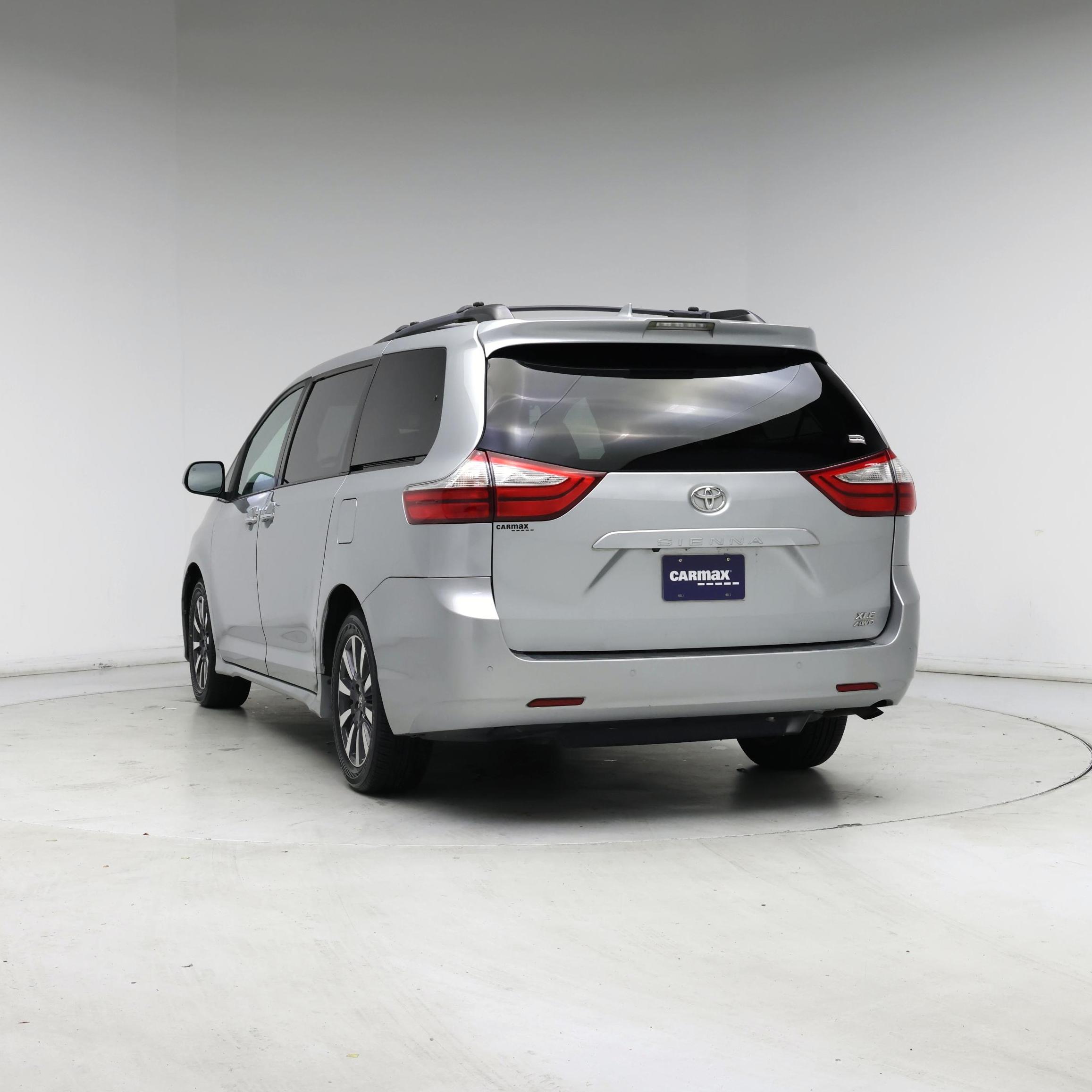Thumbnail: 2019 Toyota Sienna - 6