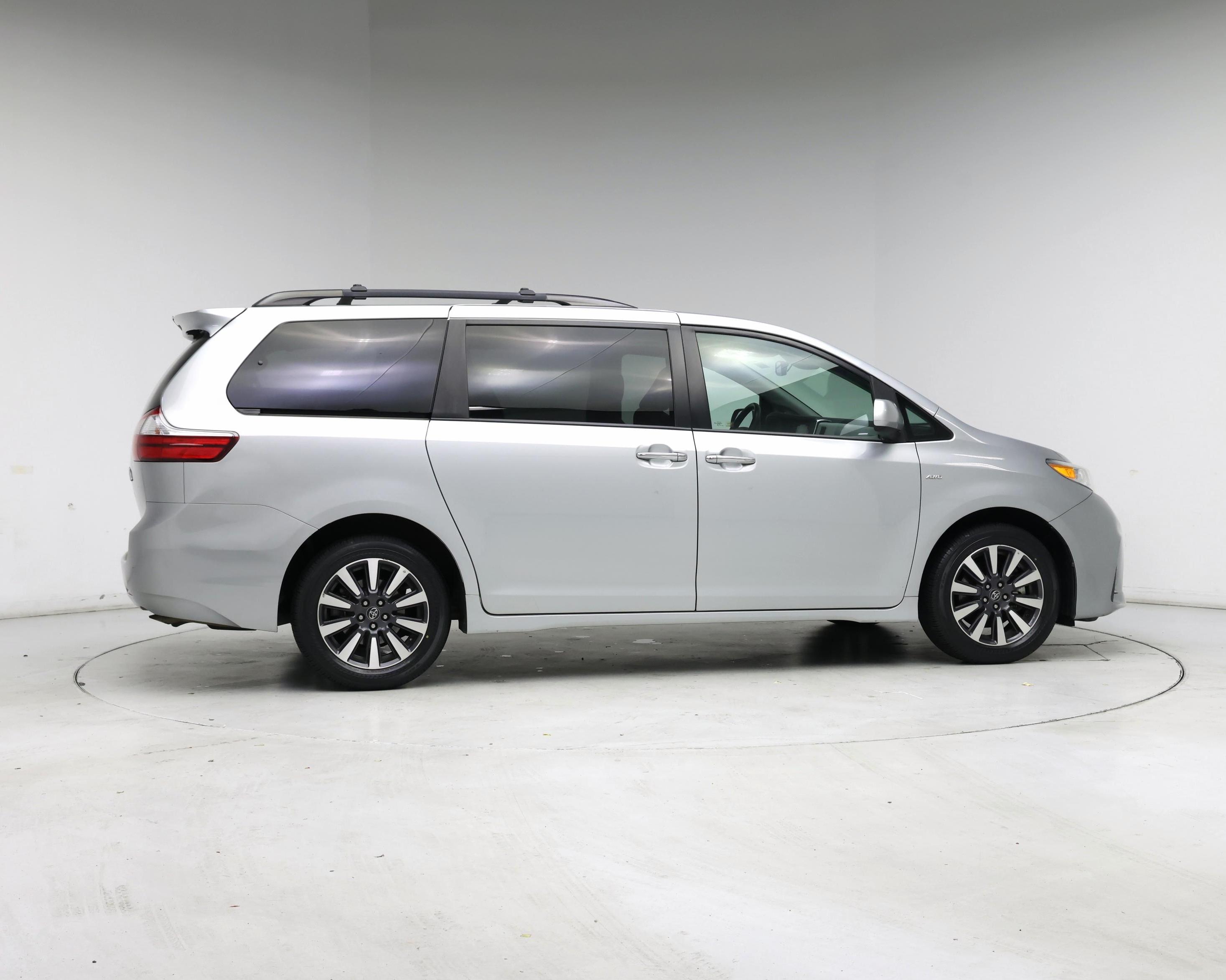 Thumbnail: 2019 Toyota Sienna - 7