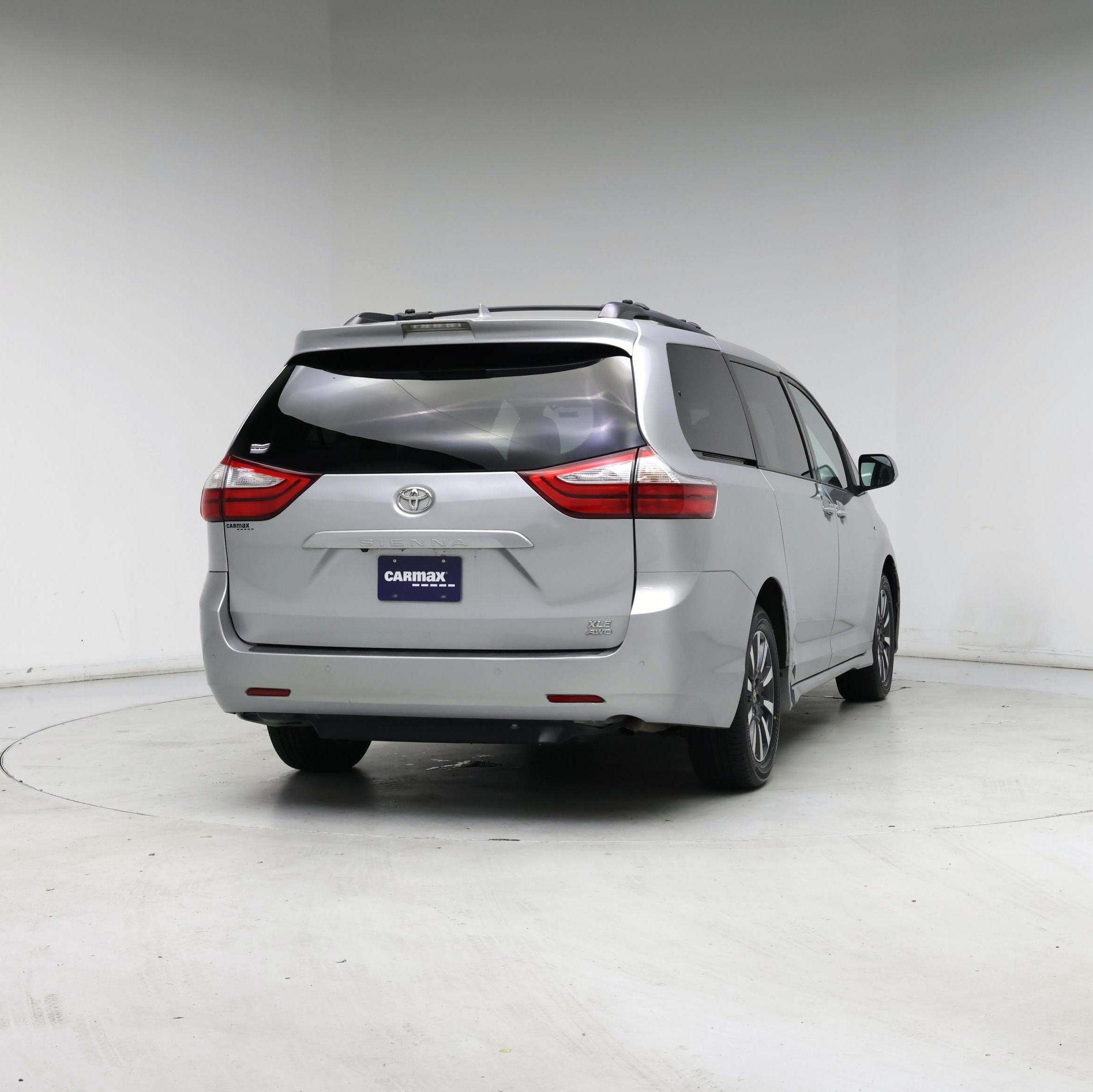 Thumbnail: 2019 Toyota Sienna - 8