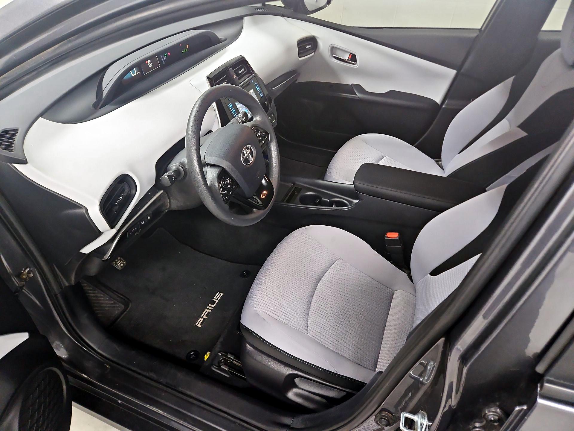 Thumbnail: 2019 Toyota Prius - 11