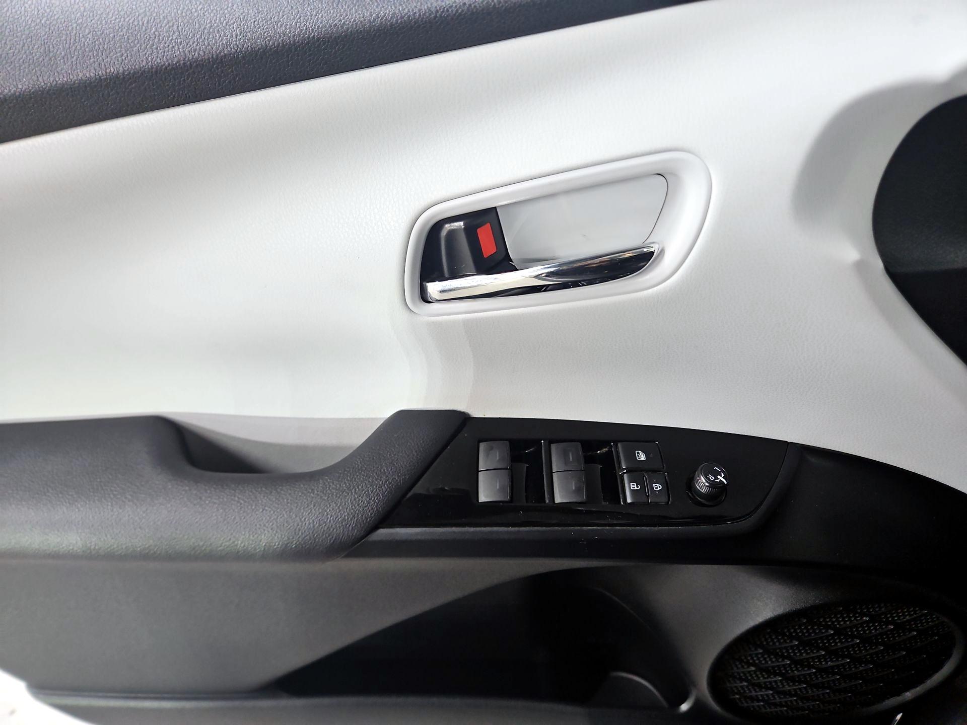 Thumbnail: 2019 Toyota Prius - 12