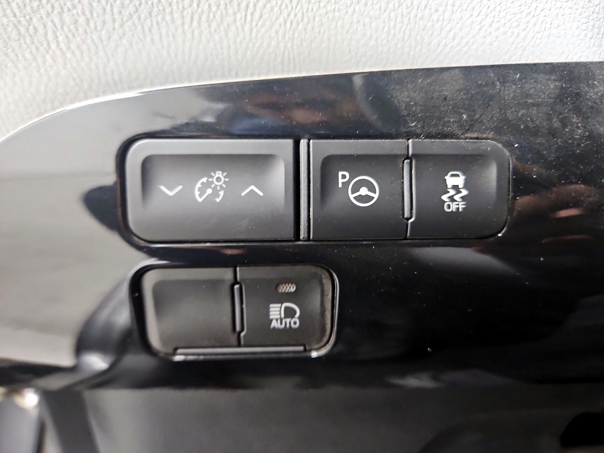 Thumbnail: 2019 Toyota Prius - 13