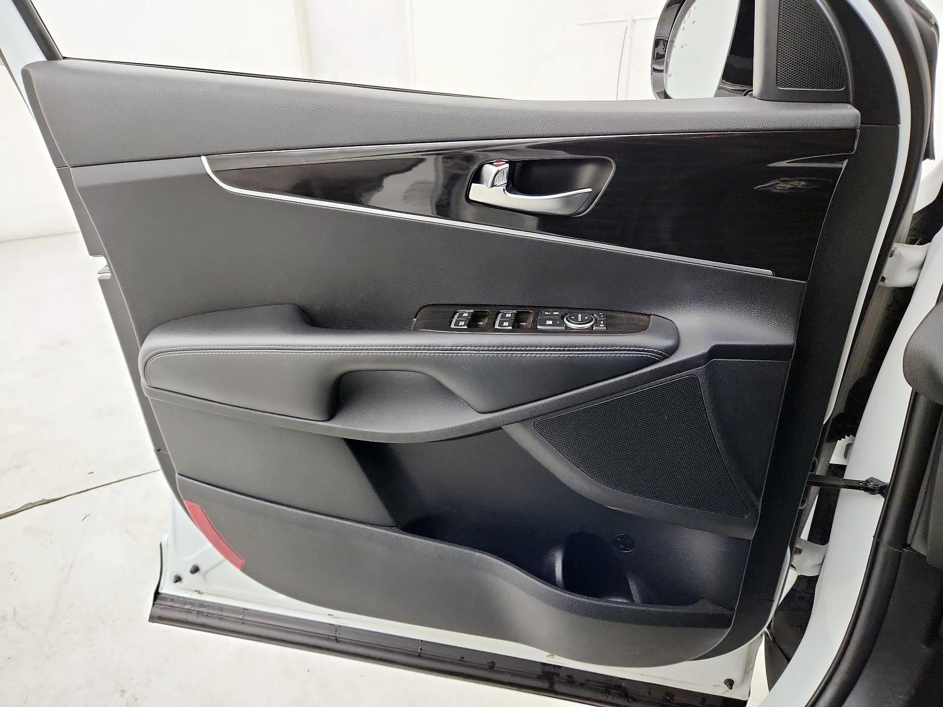 Thumbnail: 2020 Kia Sorento - 12