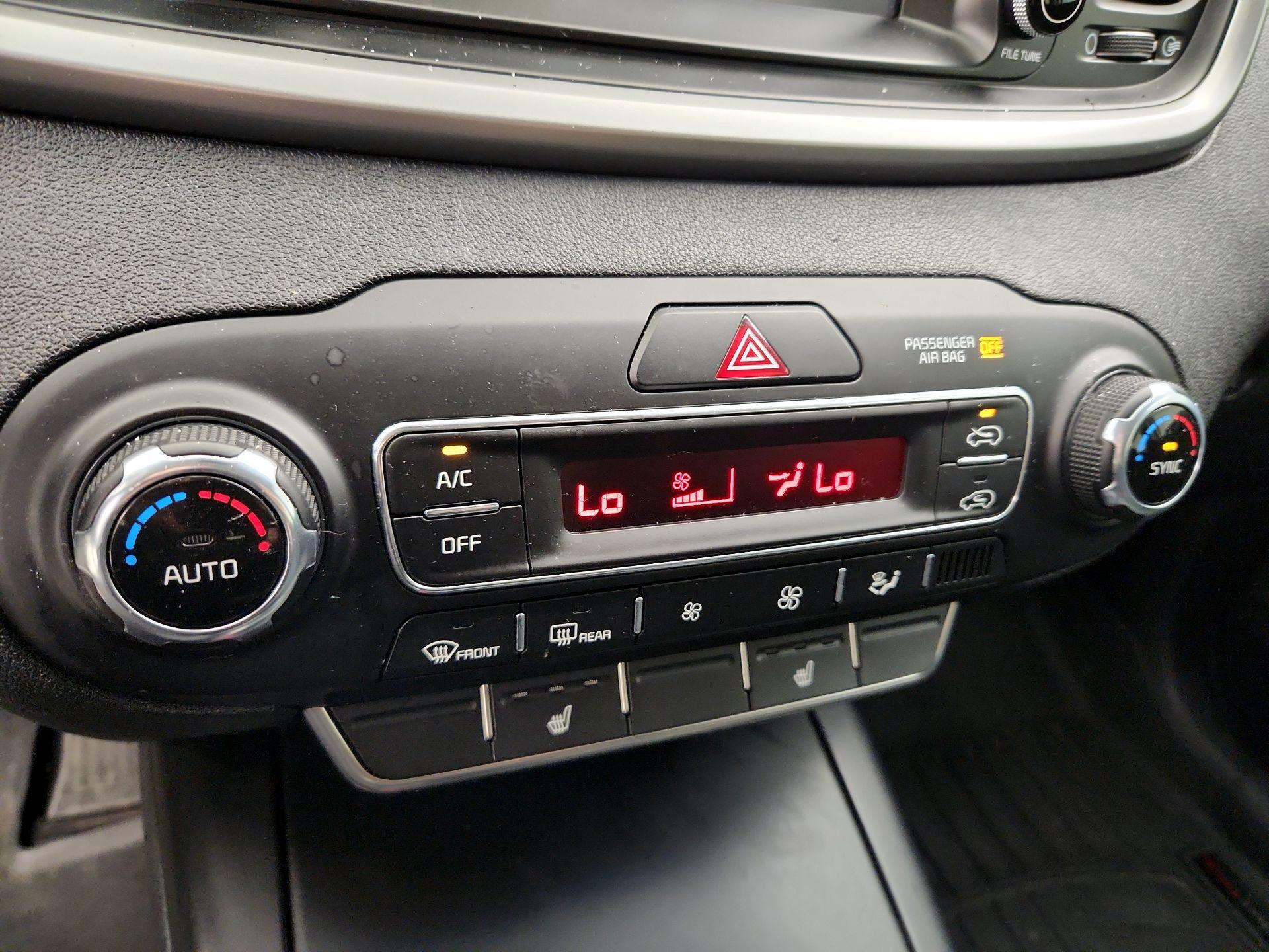Thumbnail: 2020 Kia Sorento - 16