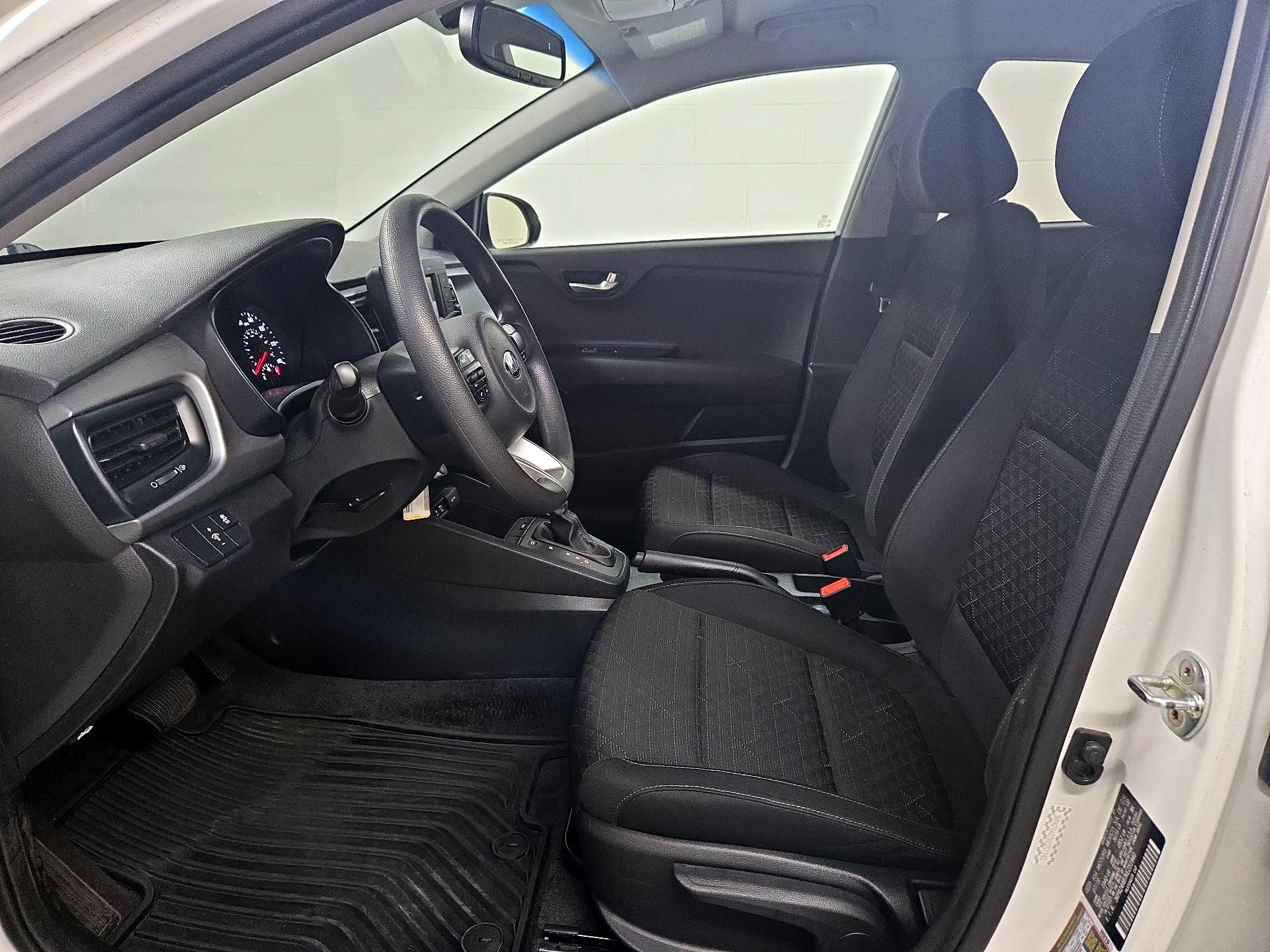 Thumbnail: 2019 Kia Rio - 11