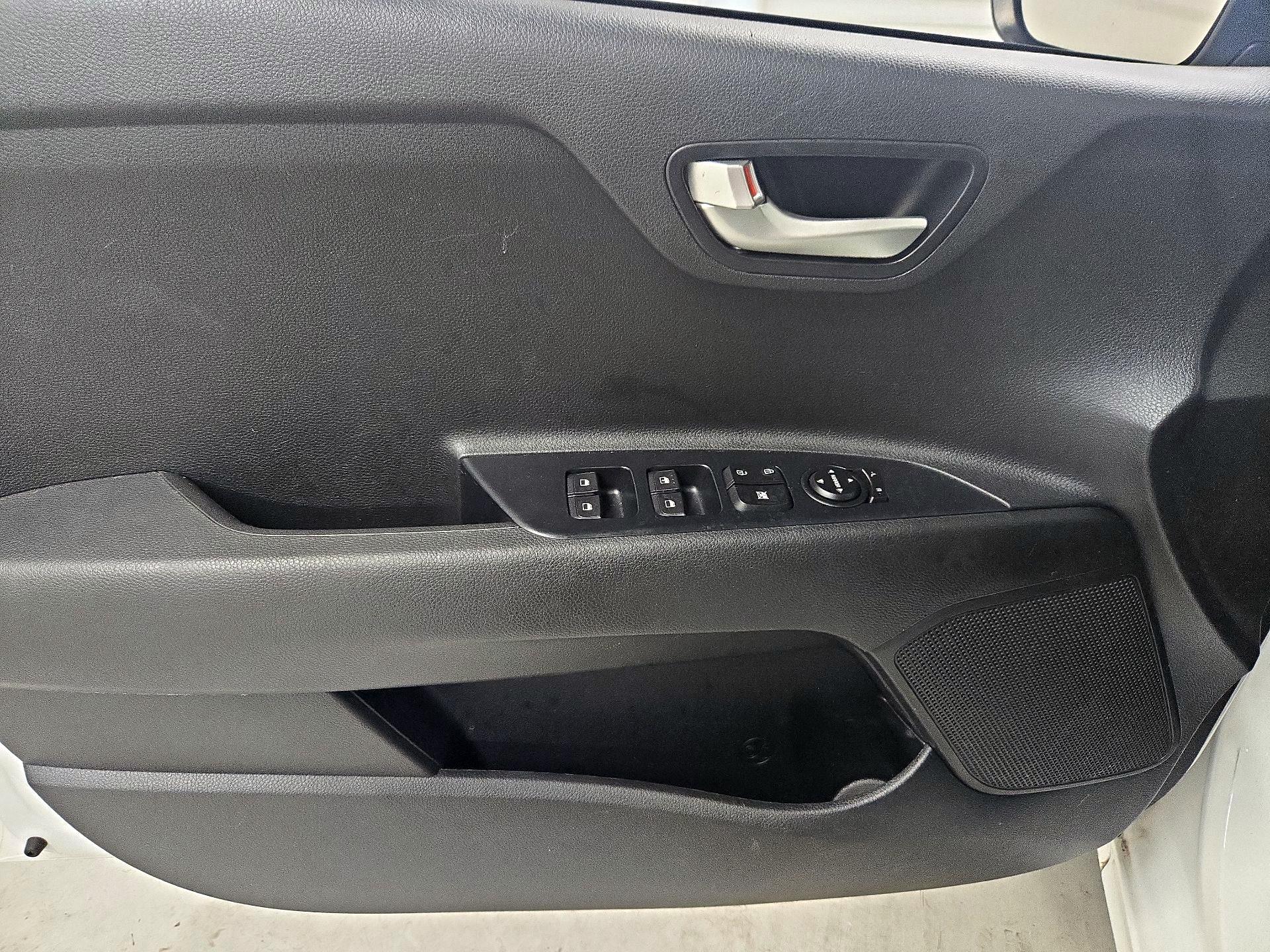 Thumbnail: 2019 Kia Rio - 12