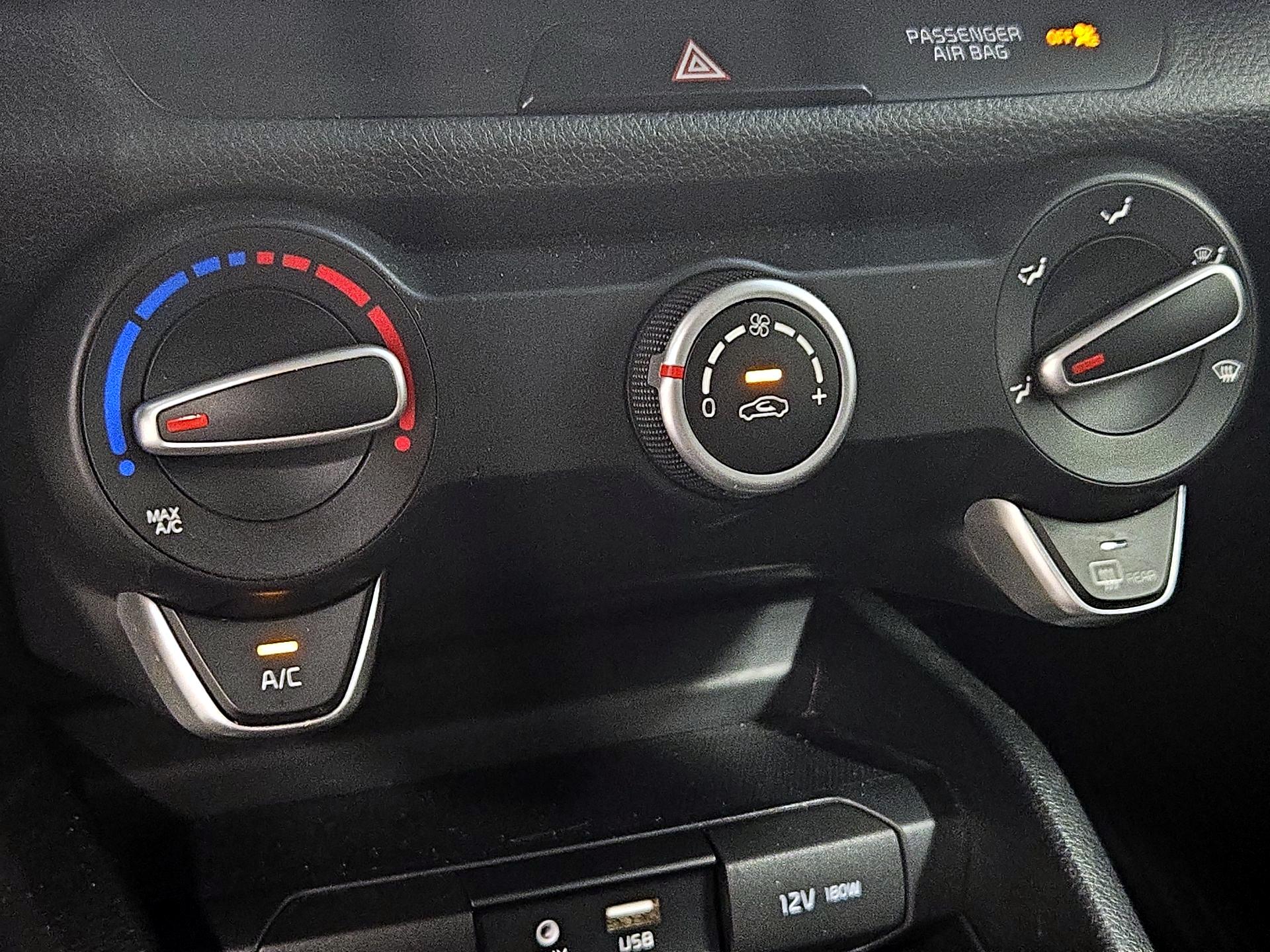 Thumbnail: 2019 Kia Rio - 16