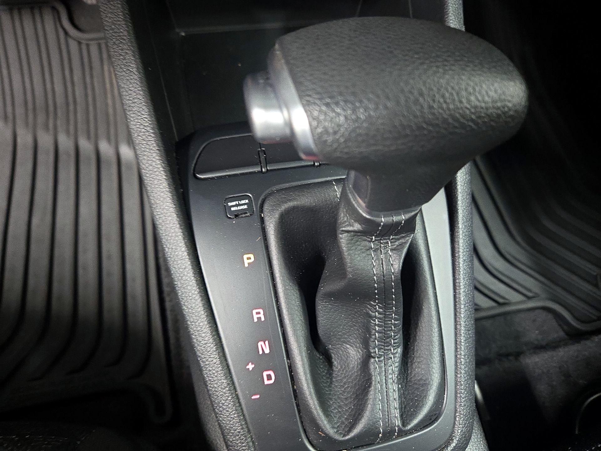 Thumbnail: 2019 Kia Rio - 17