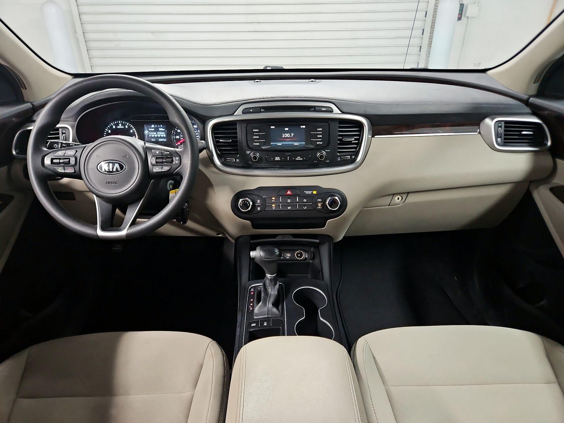 Thumbnail: 2017 Kia Sorento - 9