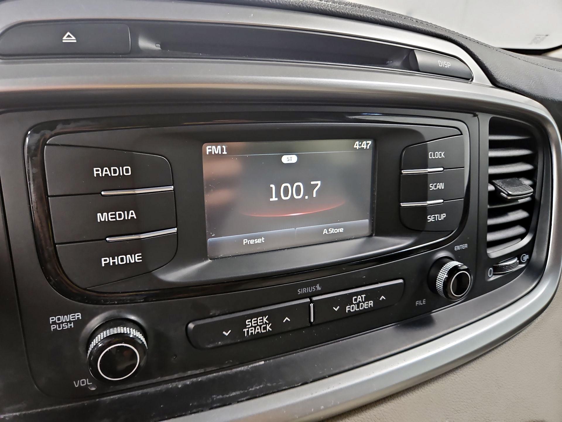 Thumbnail: 2017 Kia Sorento - 15