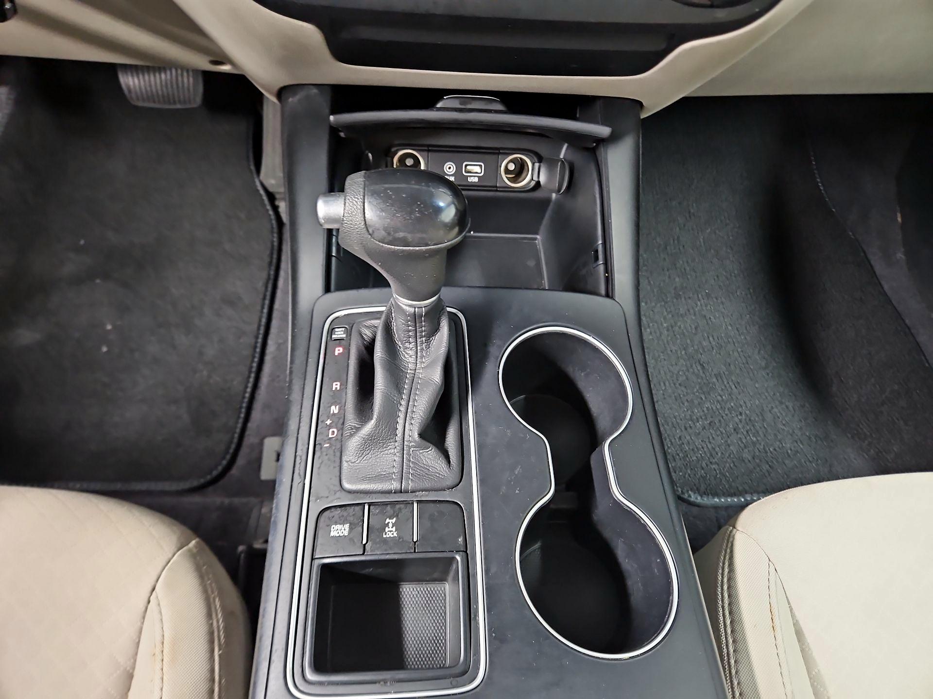 Thumbnail: 2017 Kia Sorento - 17