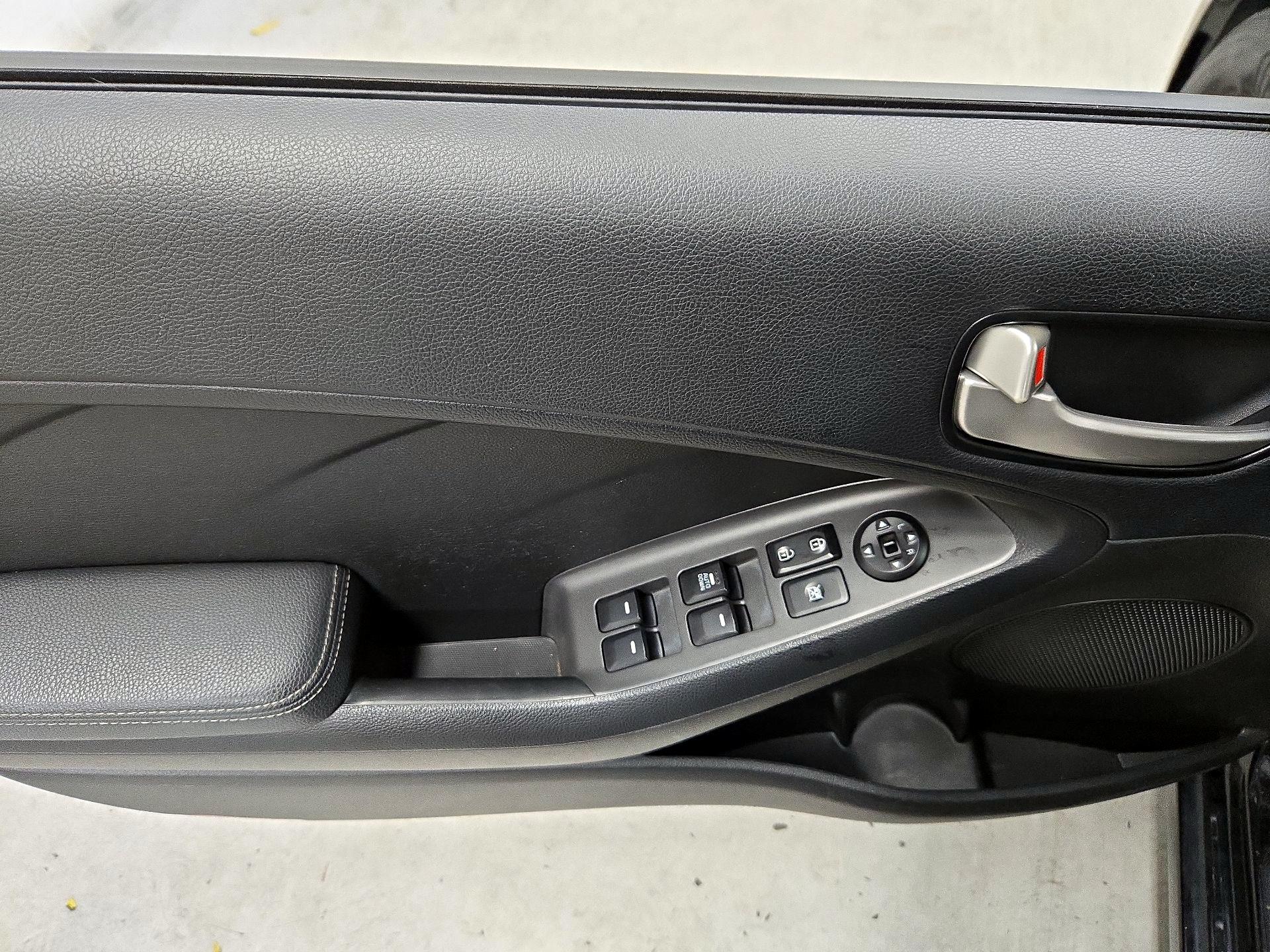 Thumbnail: 2017 Kia Forte - 12