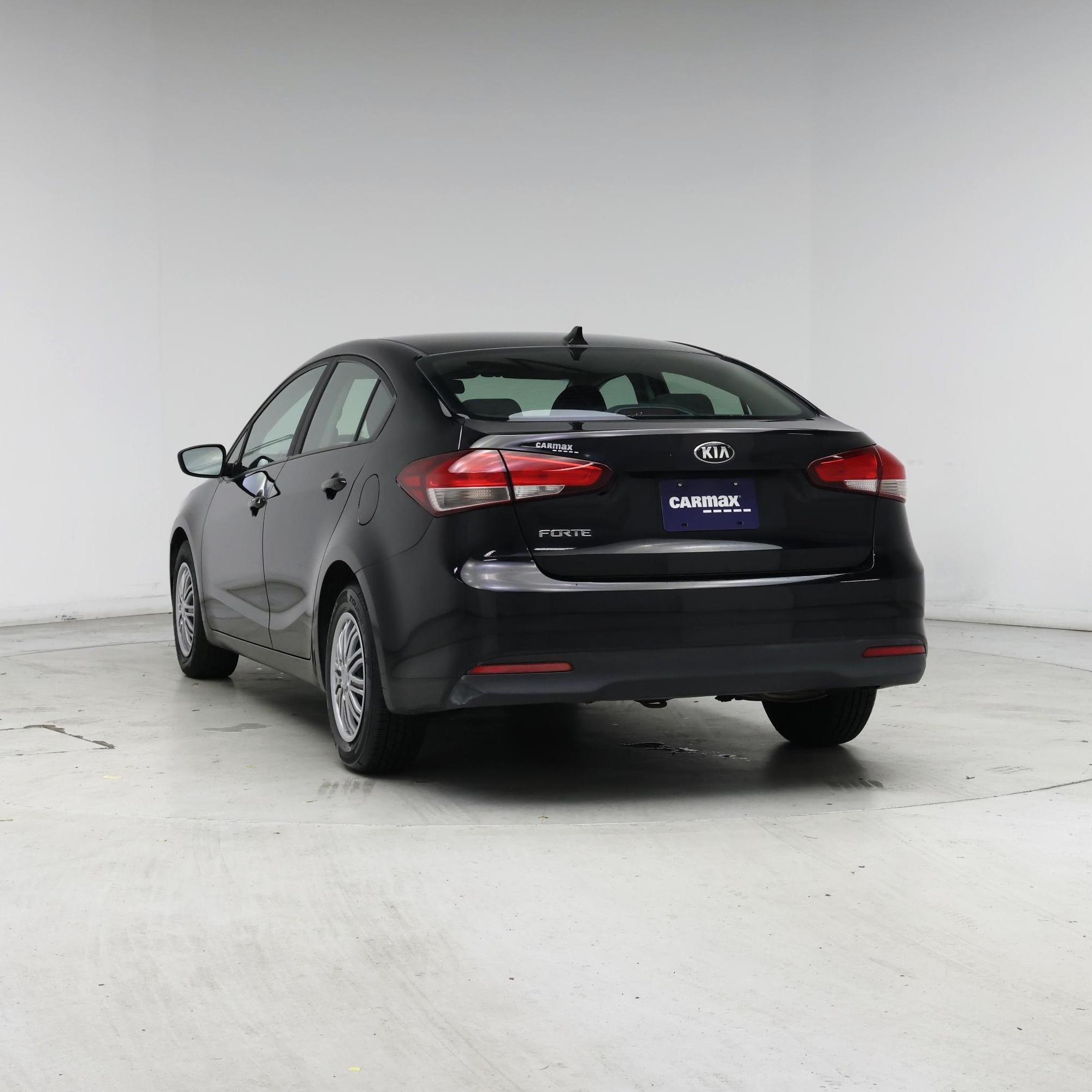 Thumbnail: 2017 Kia Forte - 6