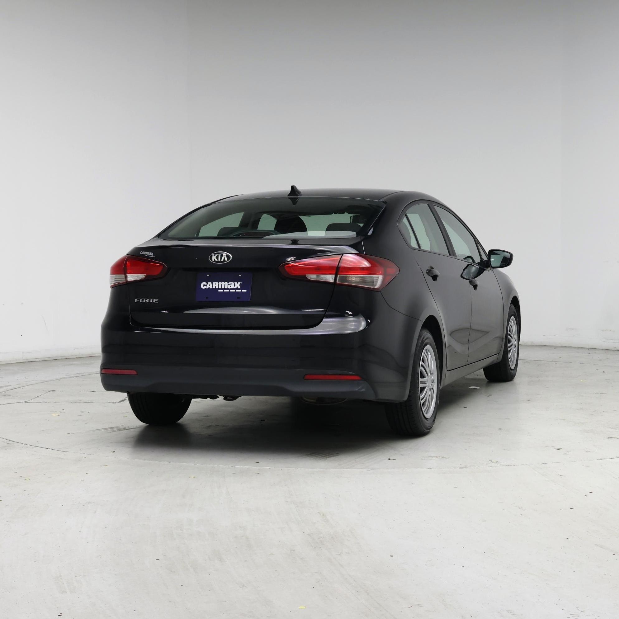 Thumbnail: 2017 Kia Forte - 8