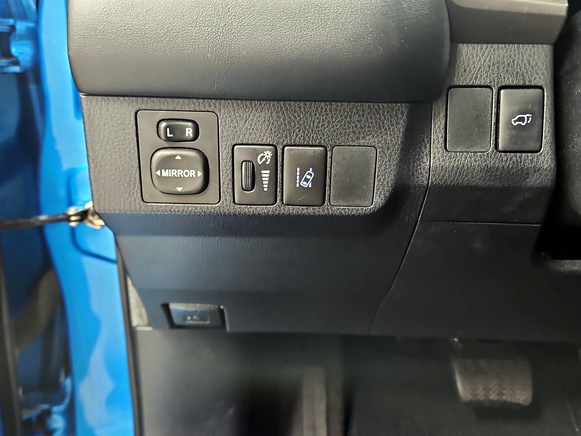 Thumbnail: 2016 Toyota RAV4 - 13