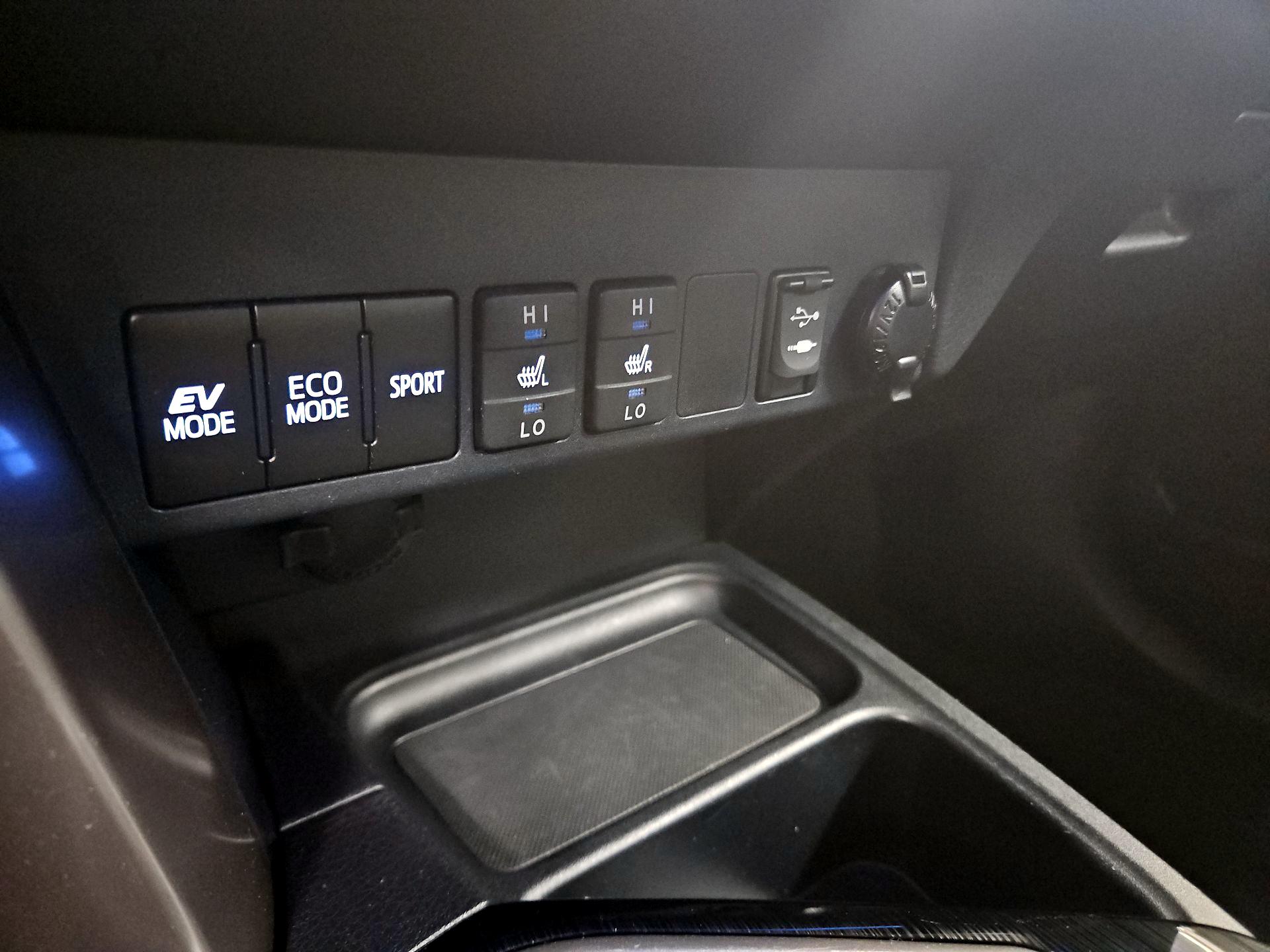 Thumbnail: 2016 Toyota RAV4 - 18