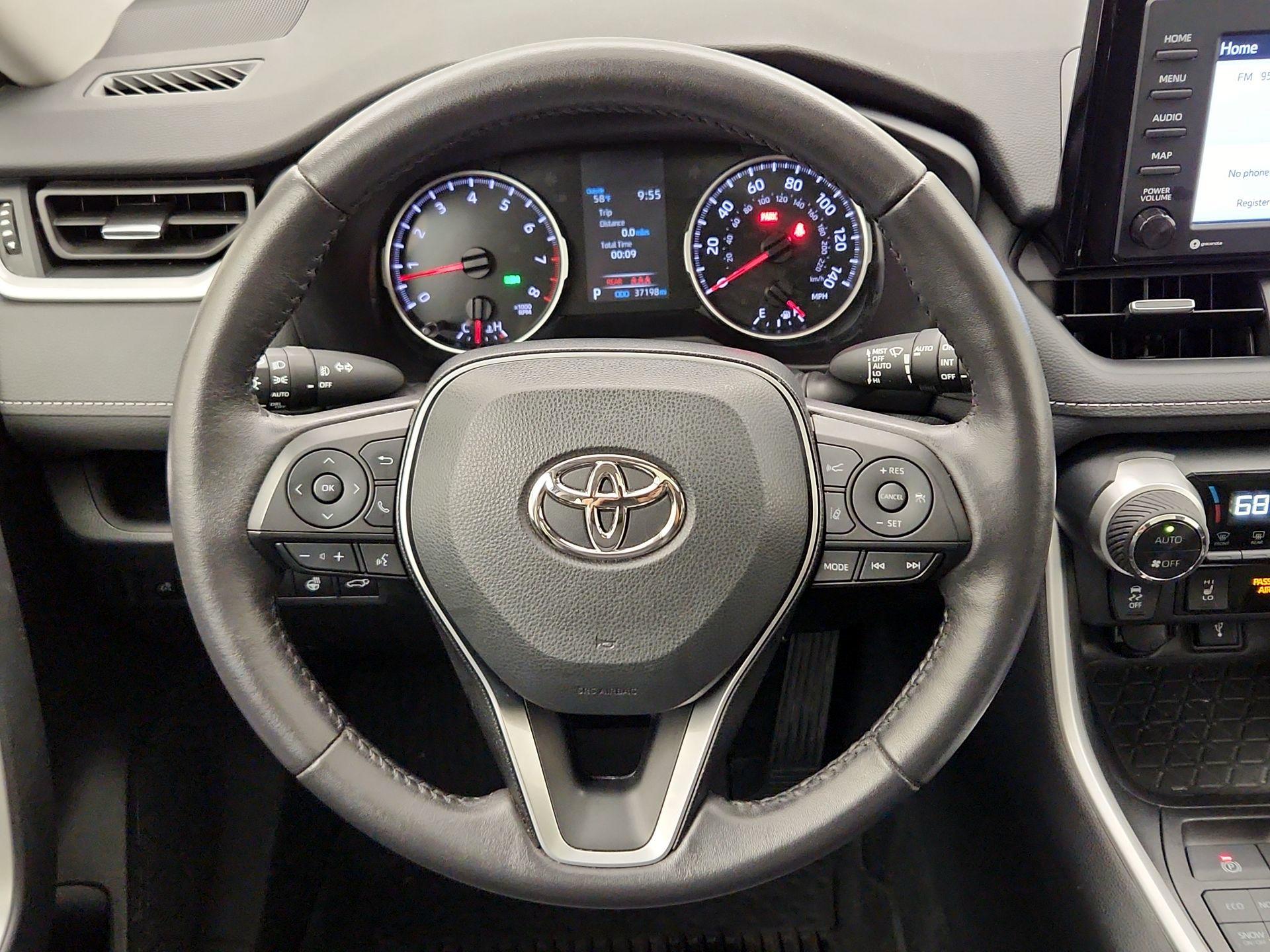 Thumbnail: 2022 Toyota RAV4 - 10