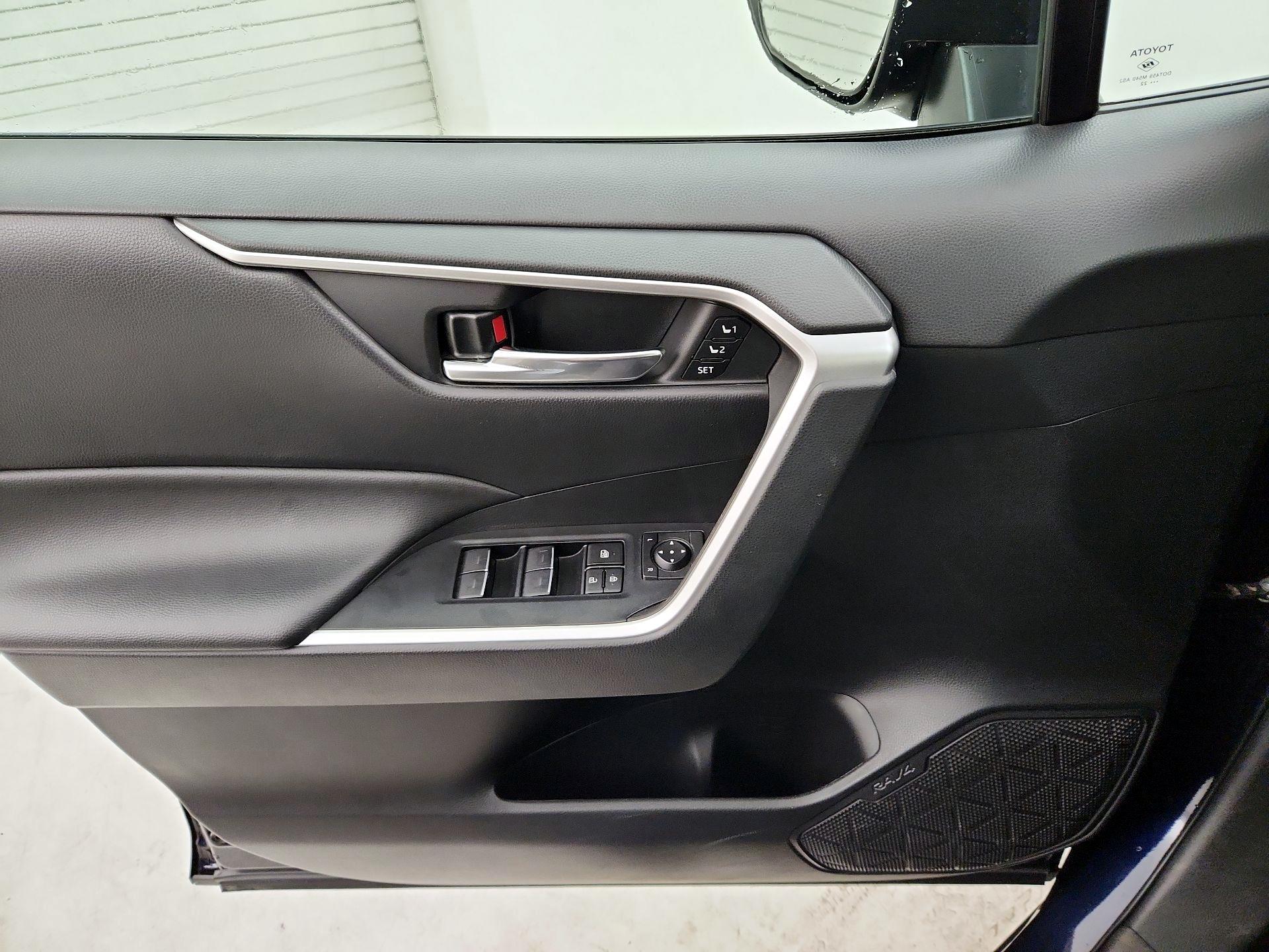 Thumbnail: 2022 Toyota RAV4 - 12