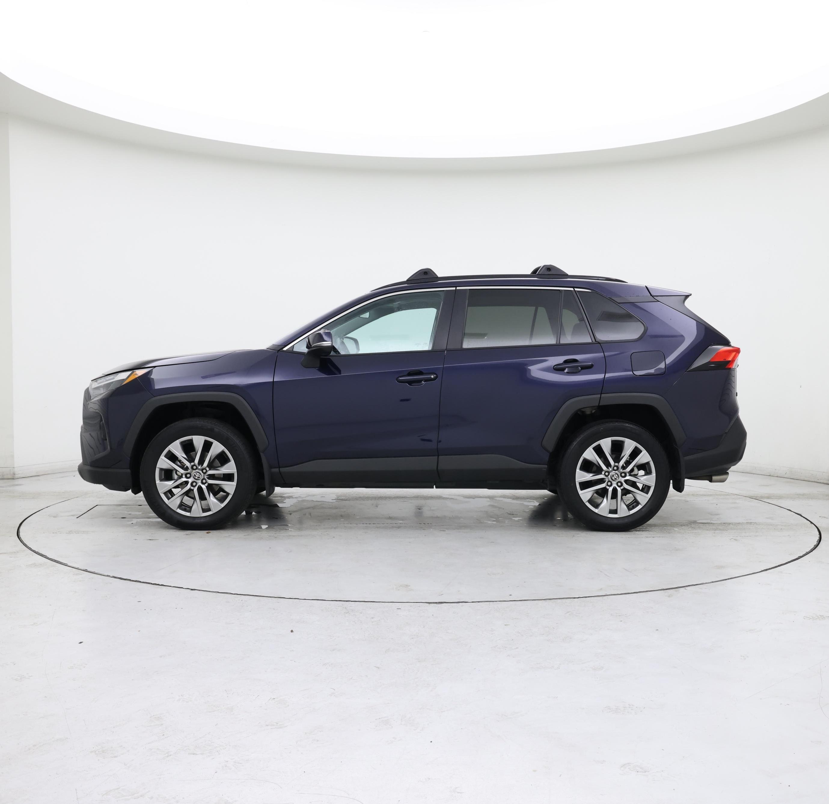 Thumbnail: 2022 Toyota RAV4 - 3