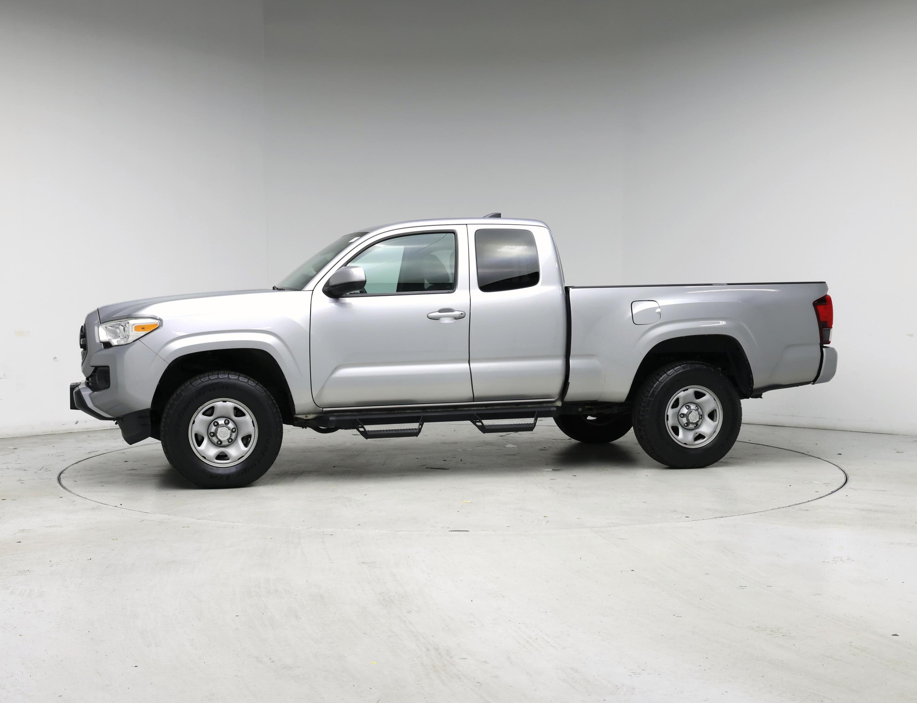 Thumbnail: 2019 Toyota Tacoma - 3