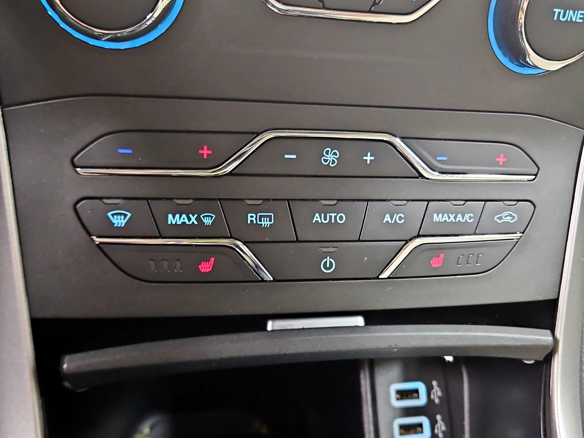 Thumbnail: 2018 Ford Edge - 17