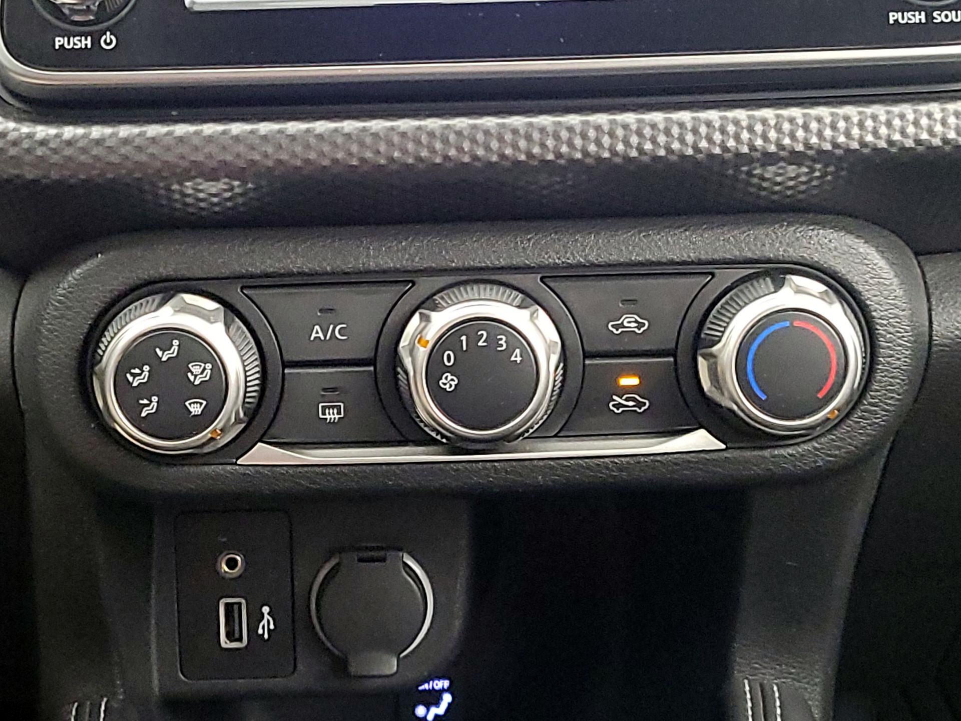 Thumbnail: 2019 Nissan Kicks - 16