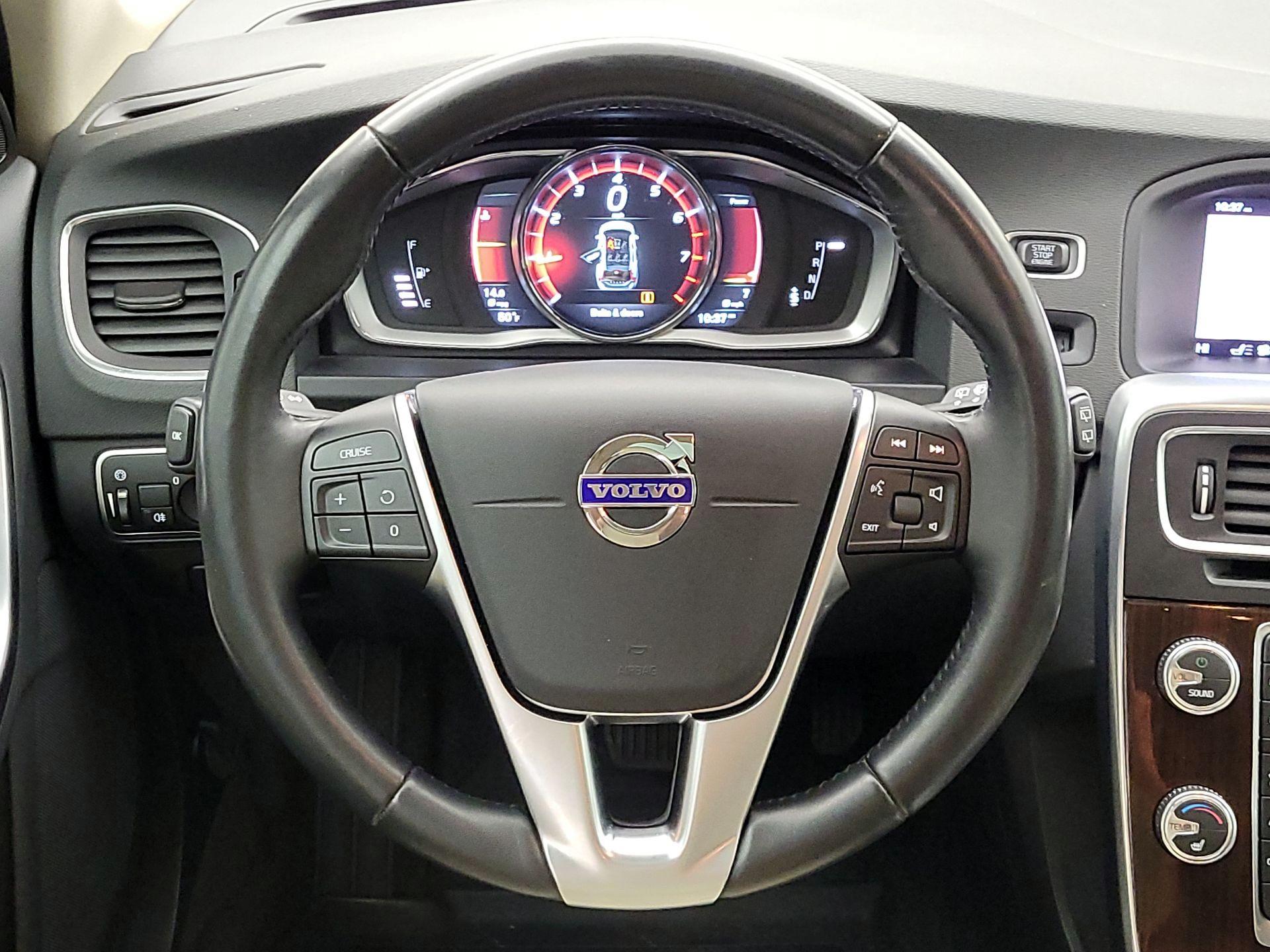Thumbnail: 2017 Volvo V60 - 10
