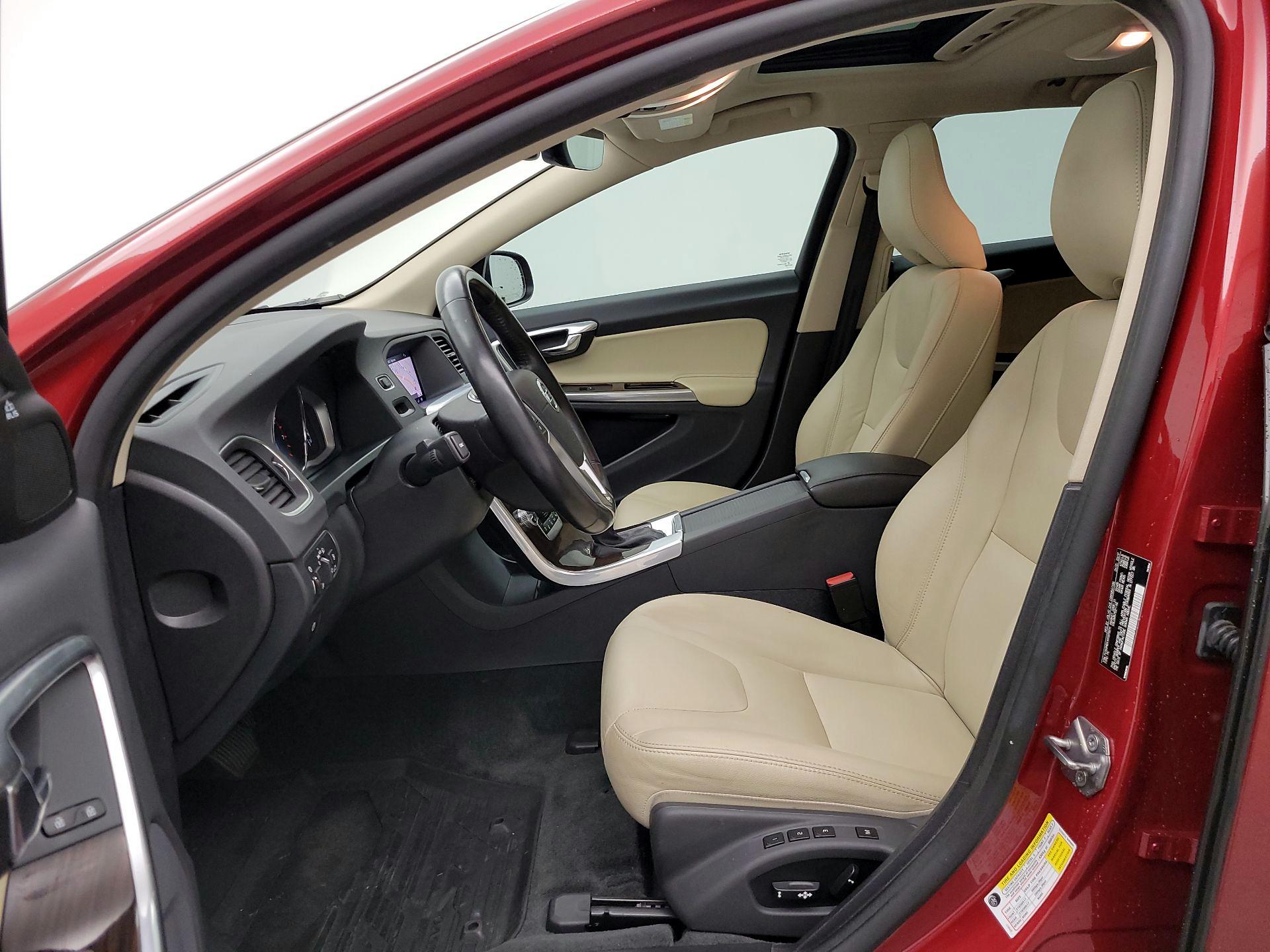 Thumbnail: 2017 Volvo V60 - 11