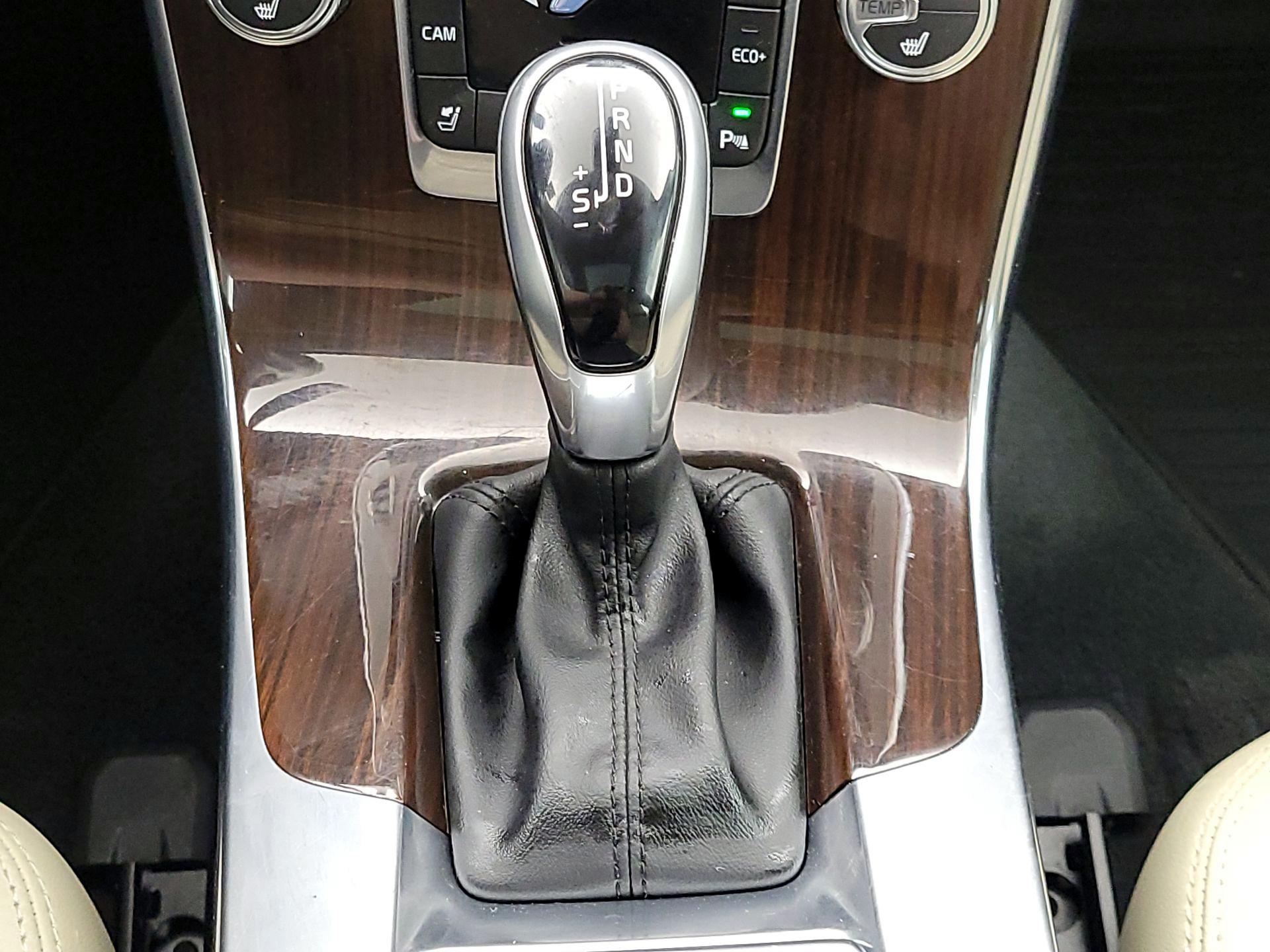 Thumbnail: 2017 Volvo V60 - 18