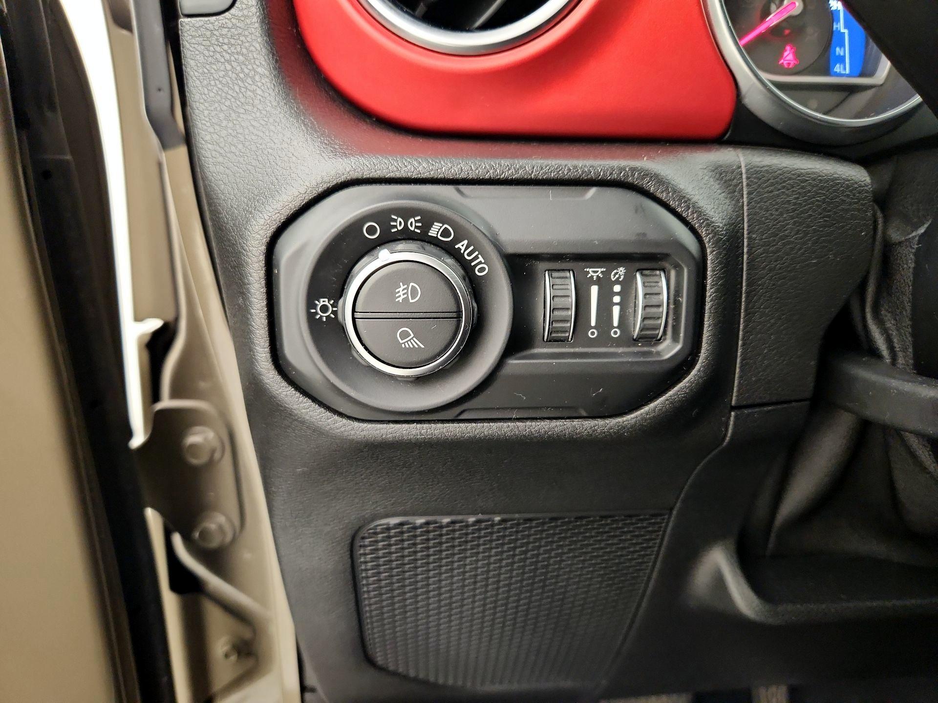 Thumbnail: 2020 Jeep Gladiator - 13
