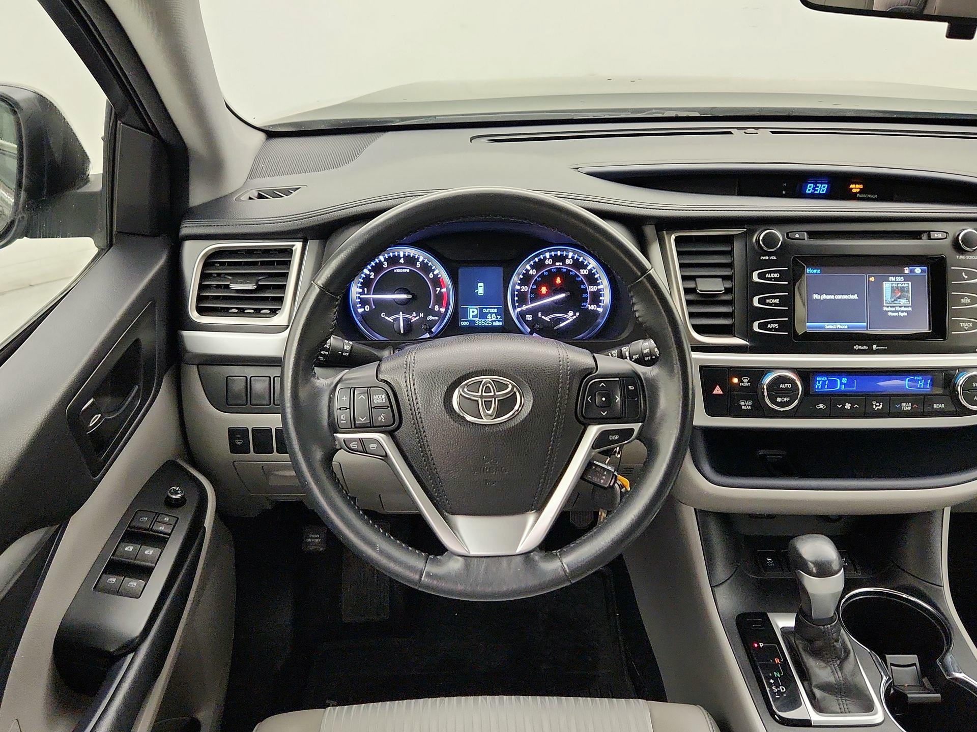 Thumbnail: 2015 Toyota Highlander - 10