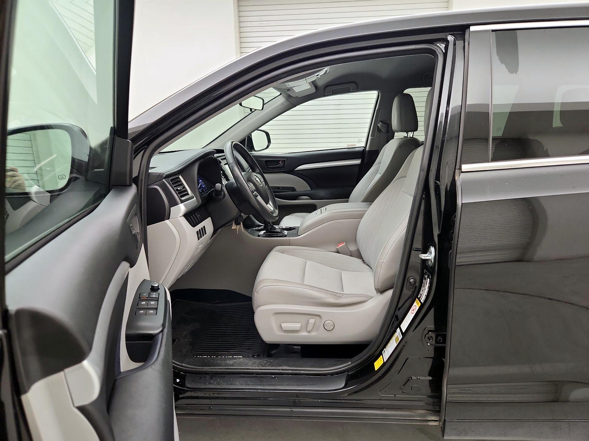 Thumbnail: 2015 Toyota Highlander - 11