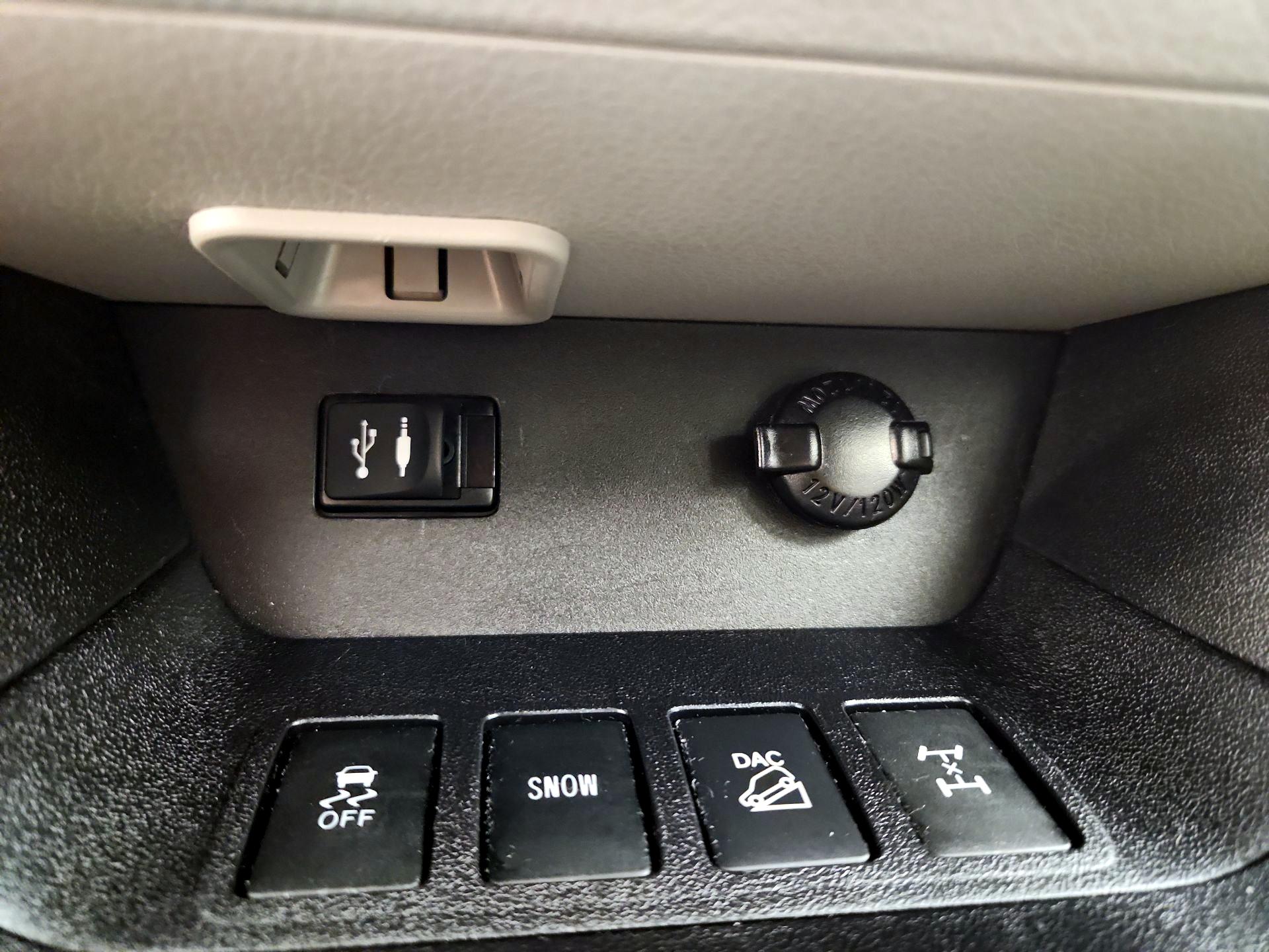 Thumbnail: 2015 Toyota Highlander - 18