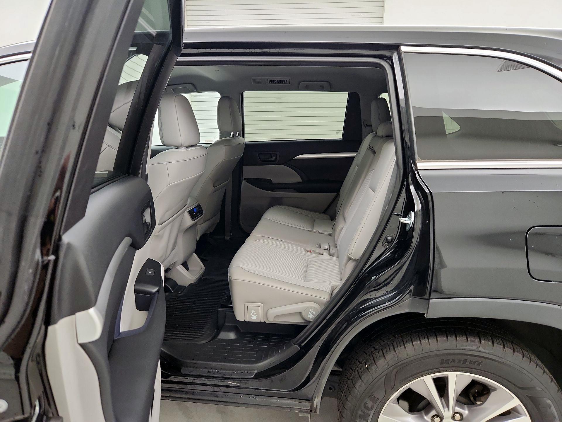 Thumbnail: 2015 Toyota Highlander - 19