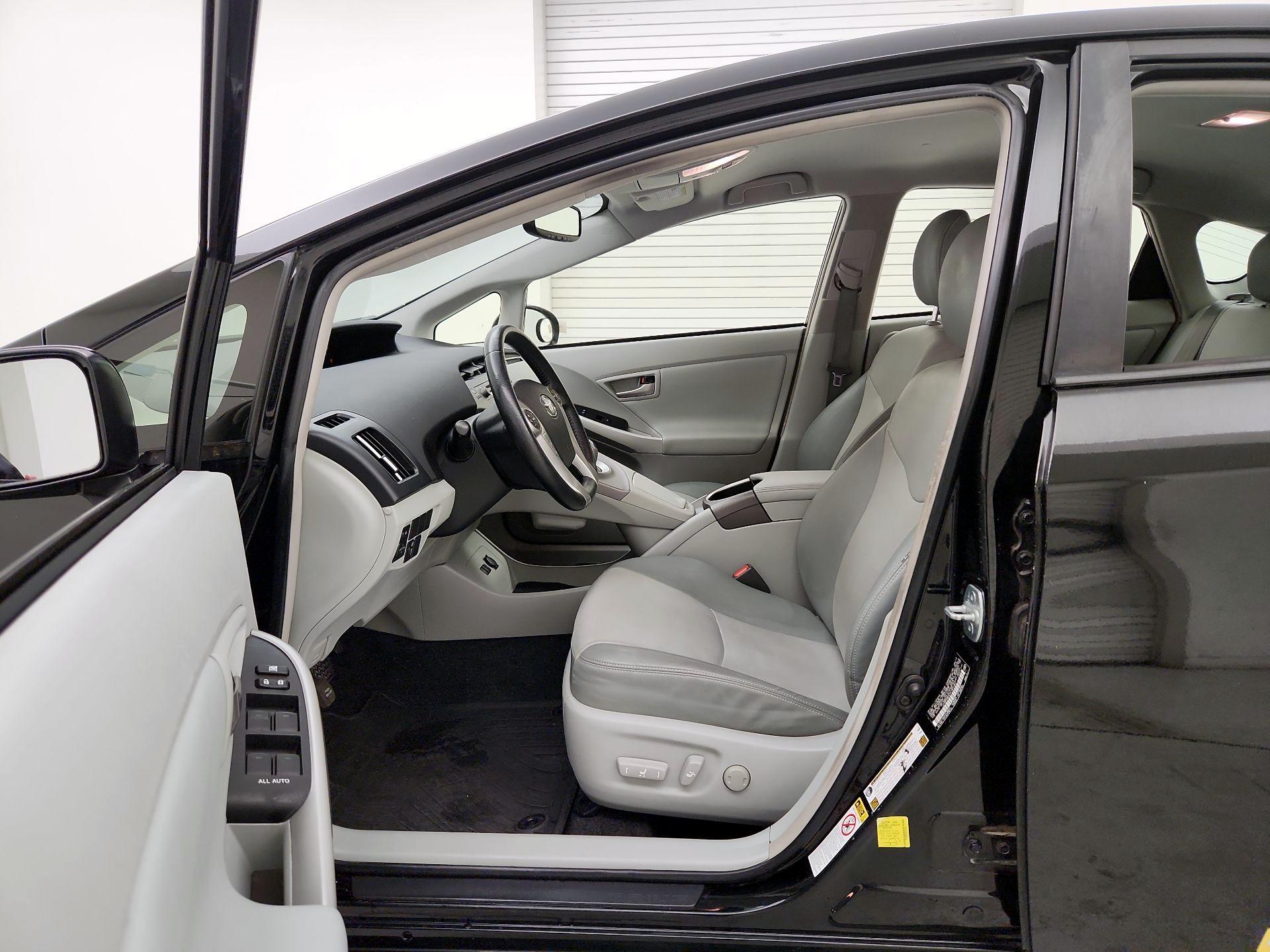 Thumbnail: 2015 Toyota Prius - 11