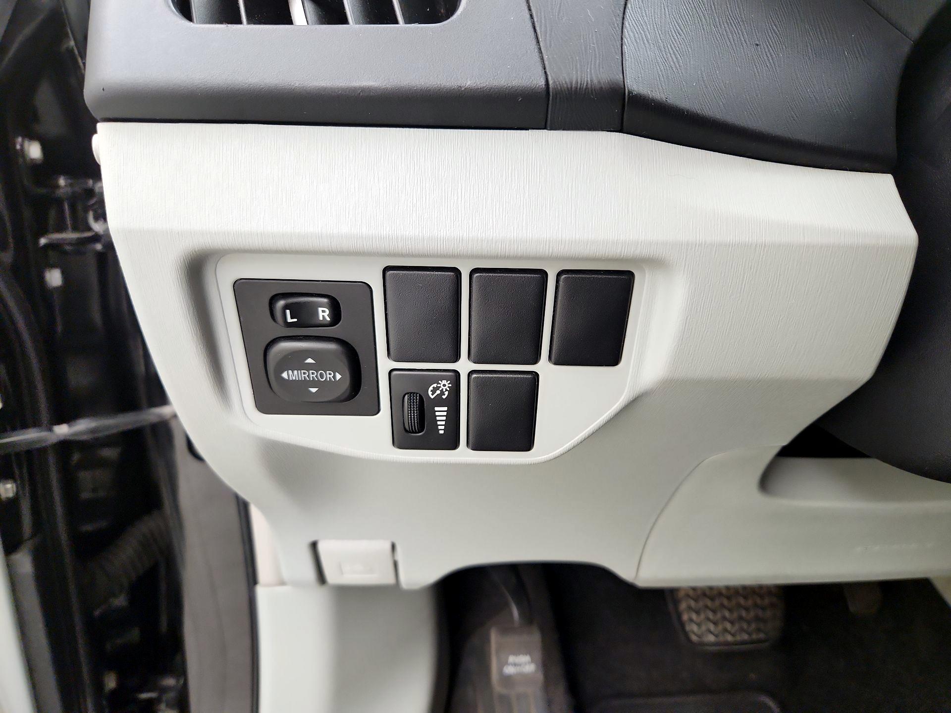 Thumbnail: 2015 Toyota Prius - 13