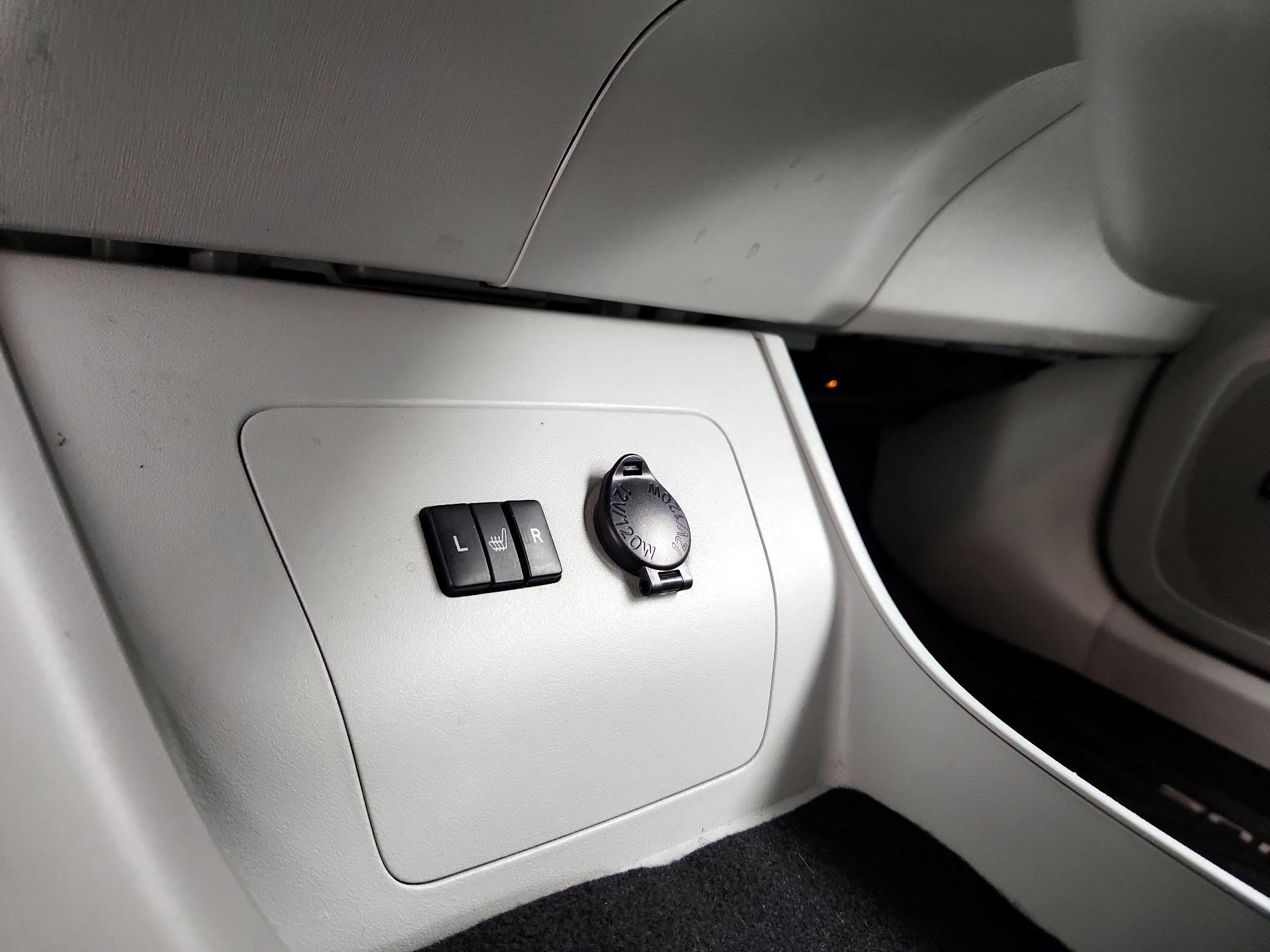 Thumbnail: 2015 Toyota Prius - 19