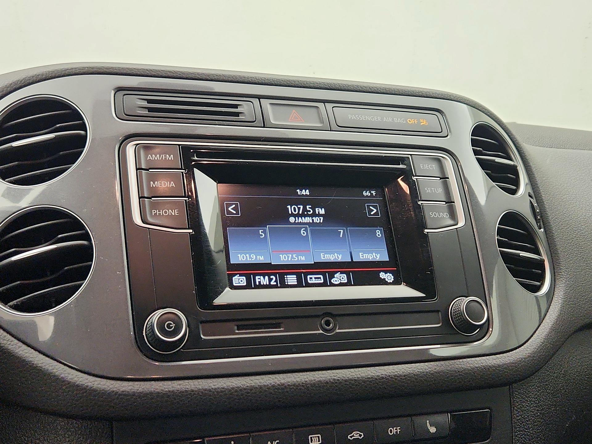 Thumbnail: 2016 Volkswagen Tiguan - 15