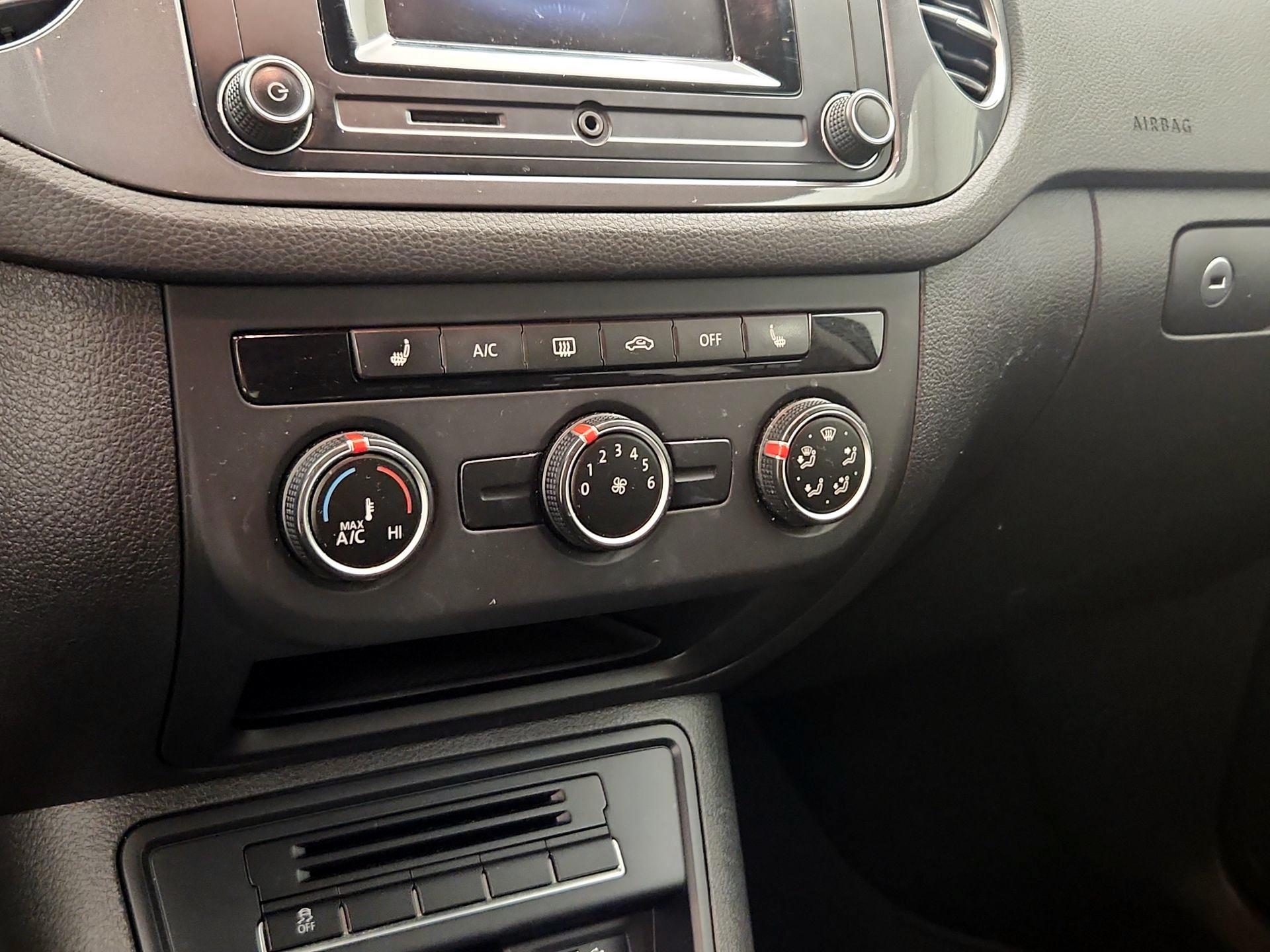 Thumbnail: 2016 Volkswagen Tiguan - 16