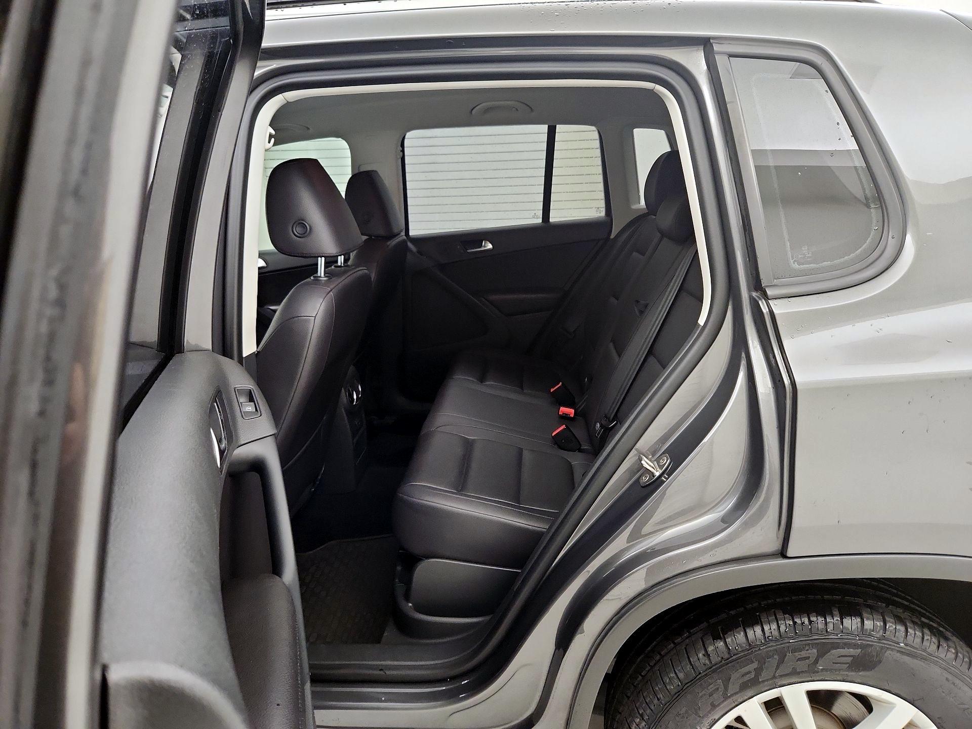 Thumbnail: 2016 Volkswagen Tiguan - 19