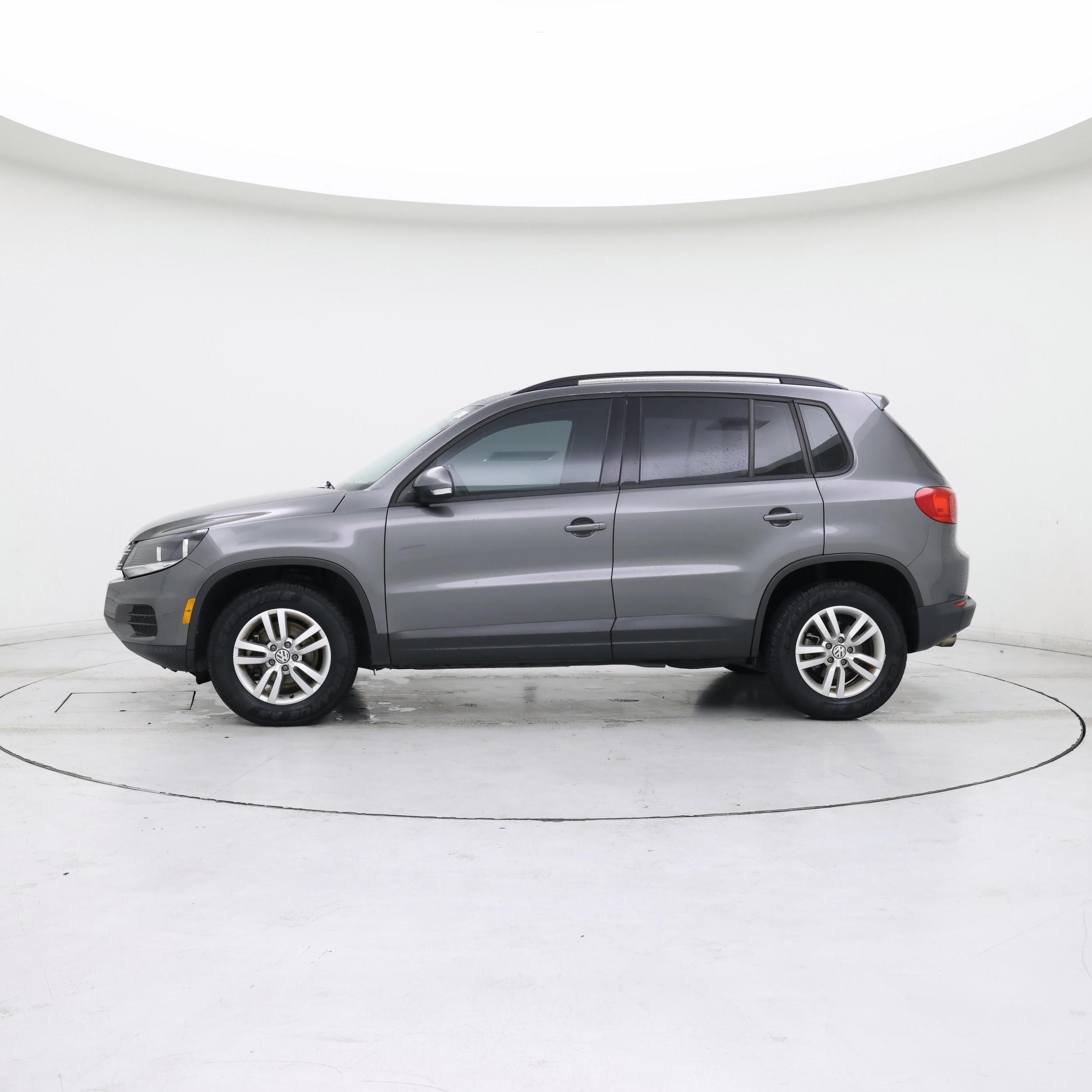 Thumbnail: 2016 Volkswagen Tiguan - 3