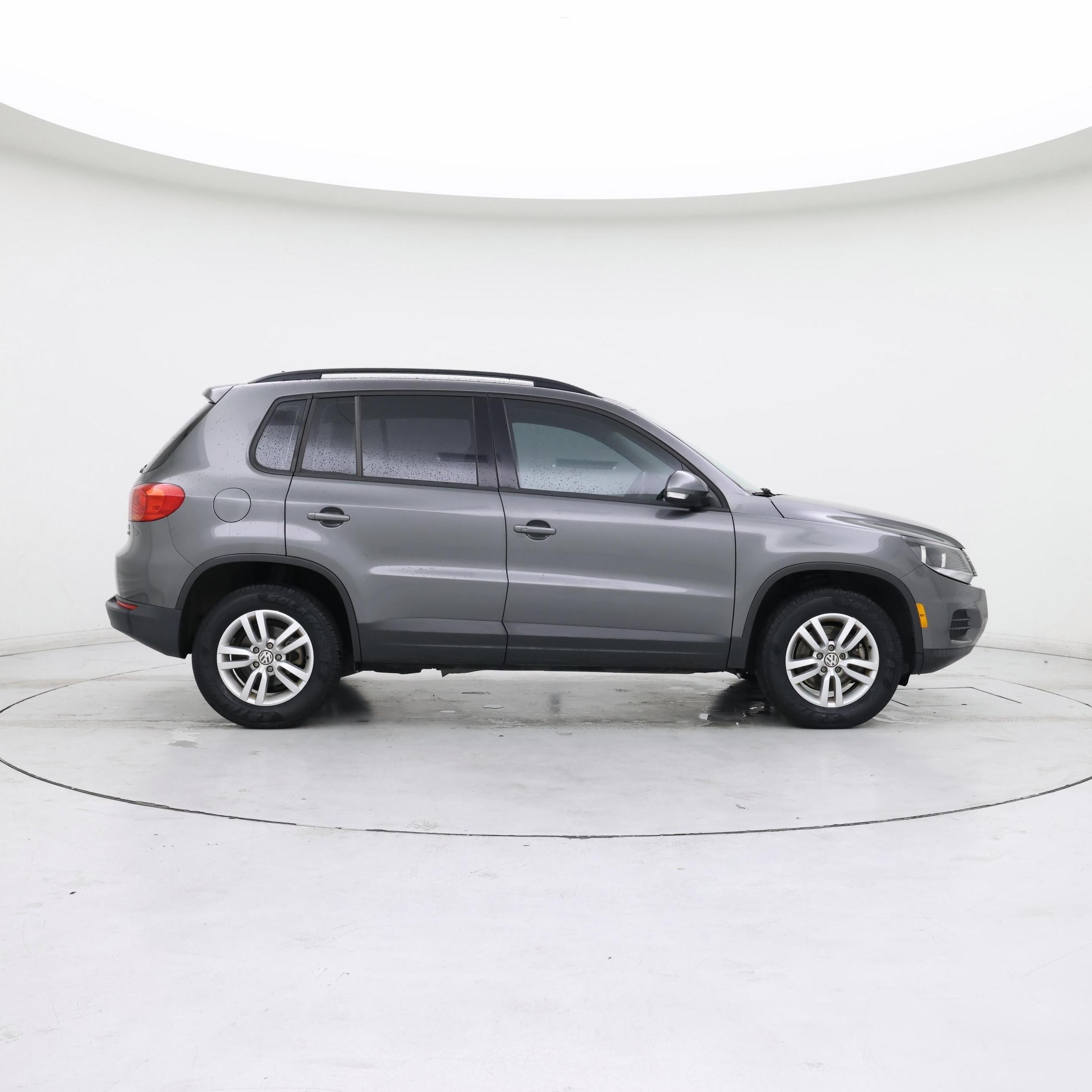 Thumbnail: 2016 Volkswagen Tiguan - 7