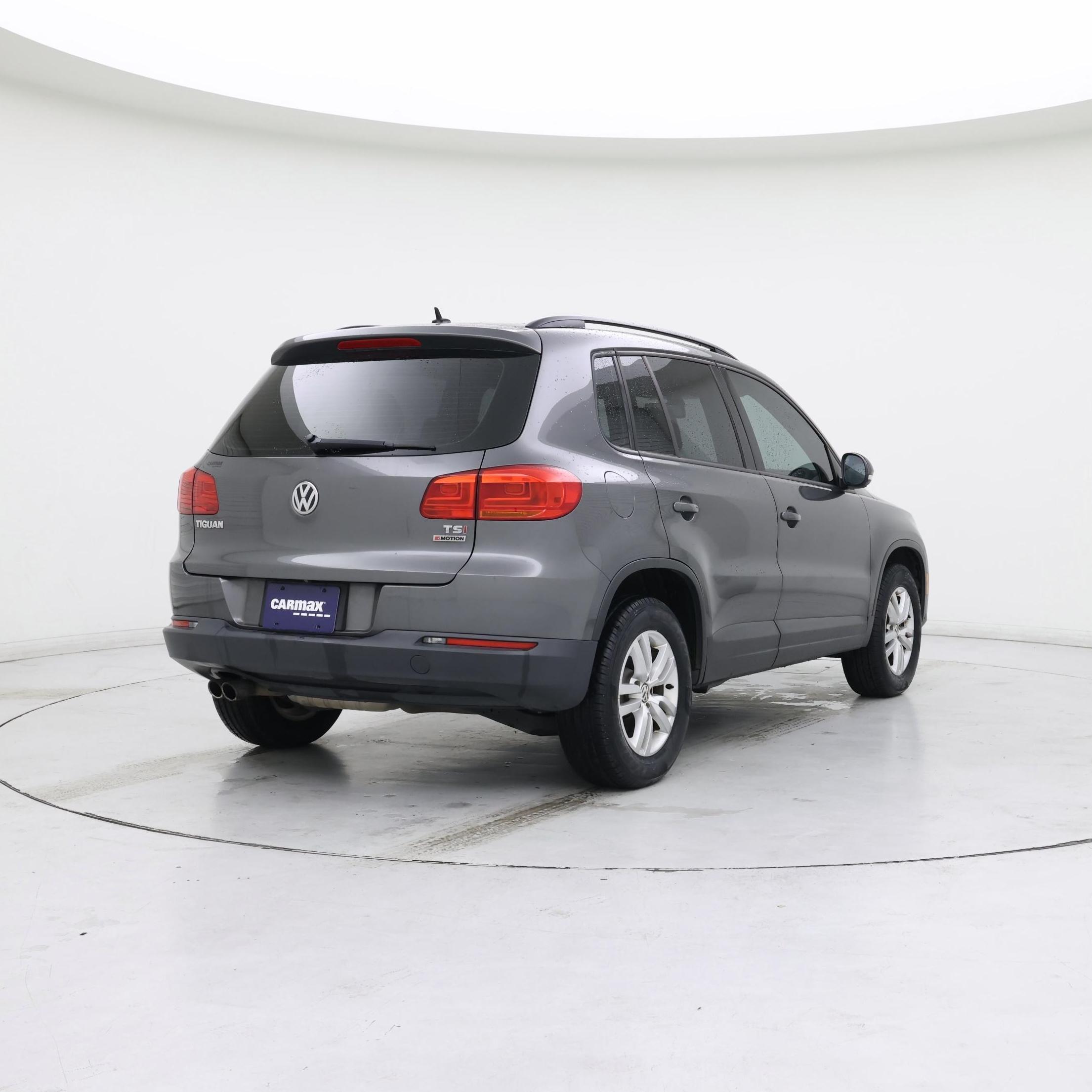 Thumbnail: 2016 Volkswagen Tiguan - 8