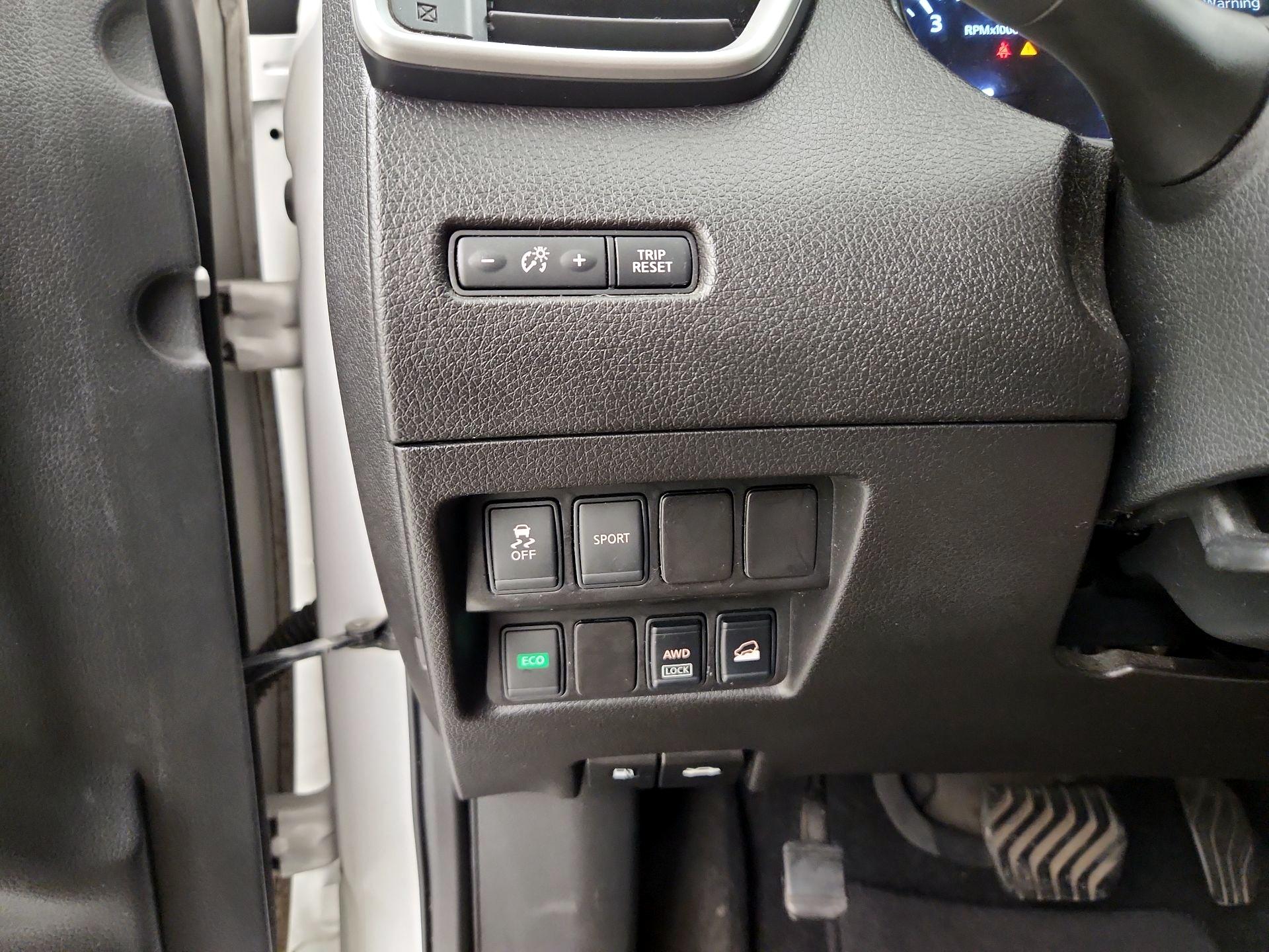 Thumbnail: 2015 Nissan Rogue - 13