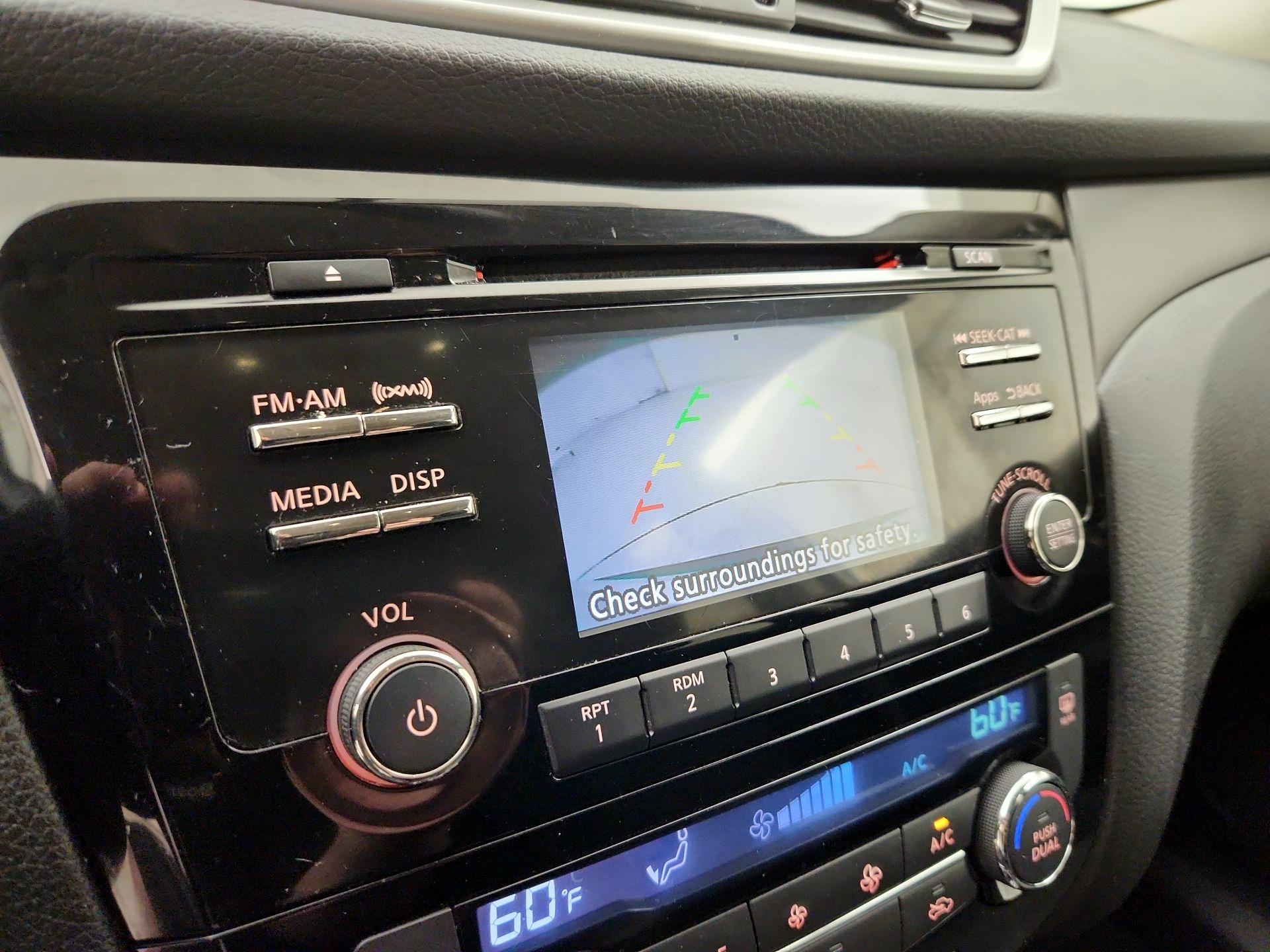 Thumbnail: 2015 Nissan Rogue - 14